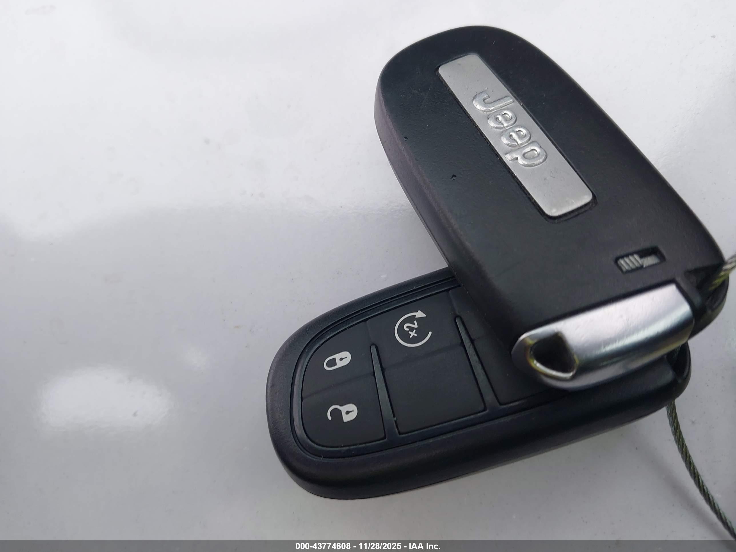 JEEP CHEROKEE image 11