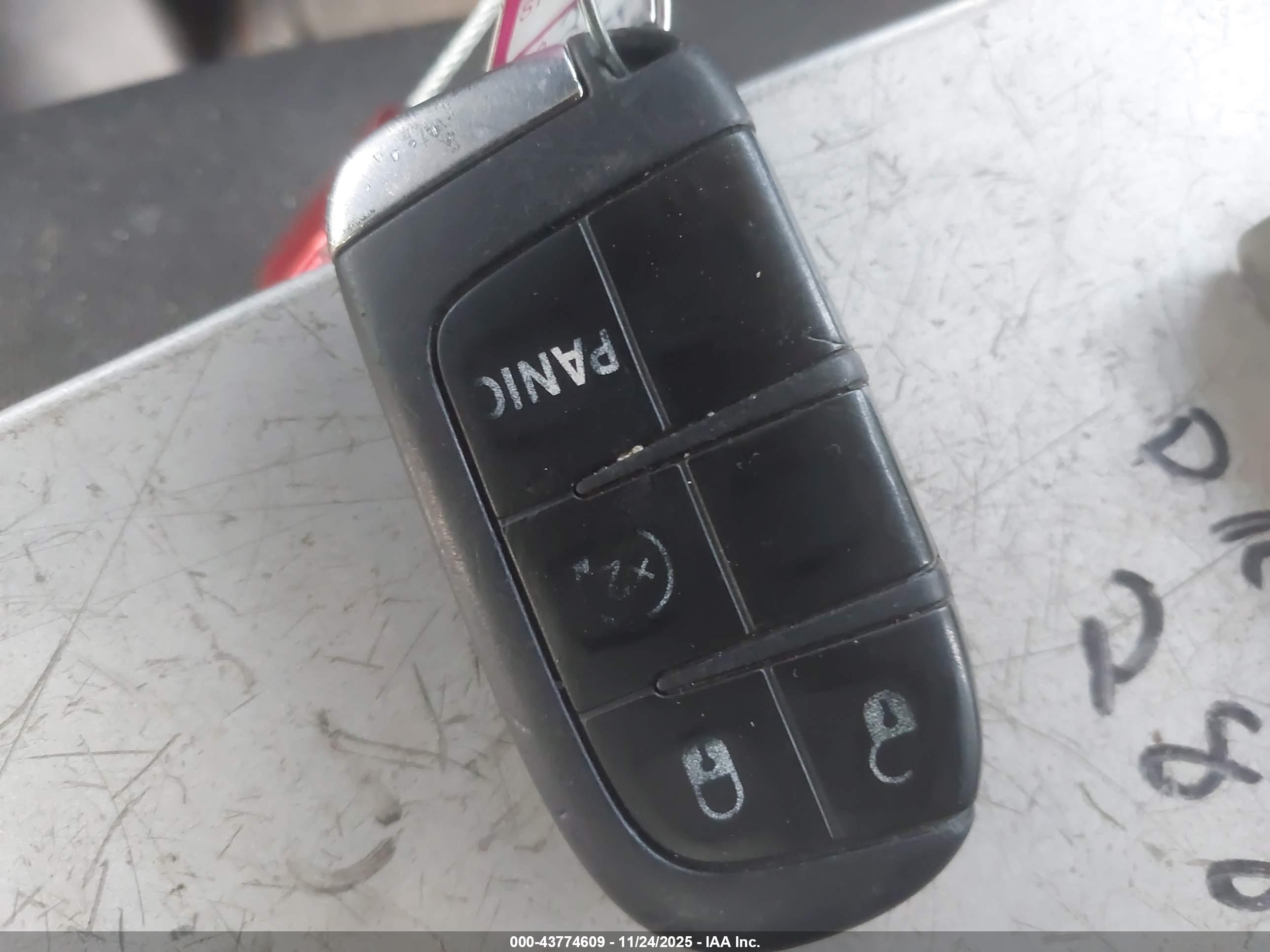 JEEP RENEGADE image 11