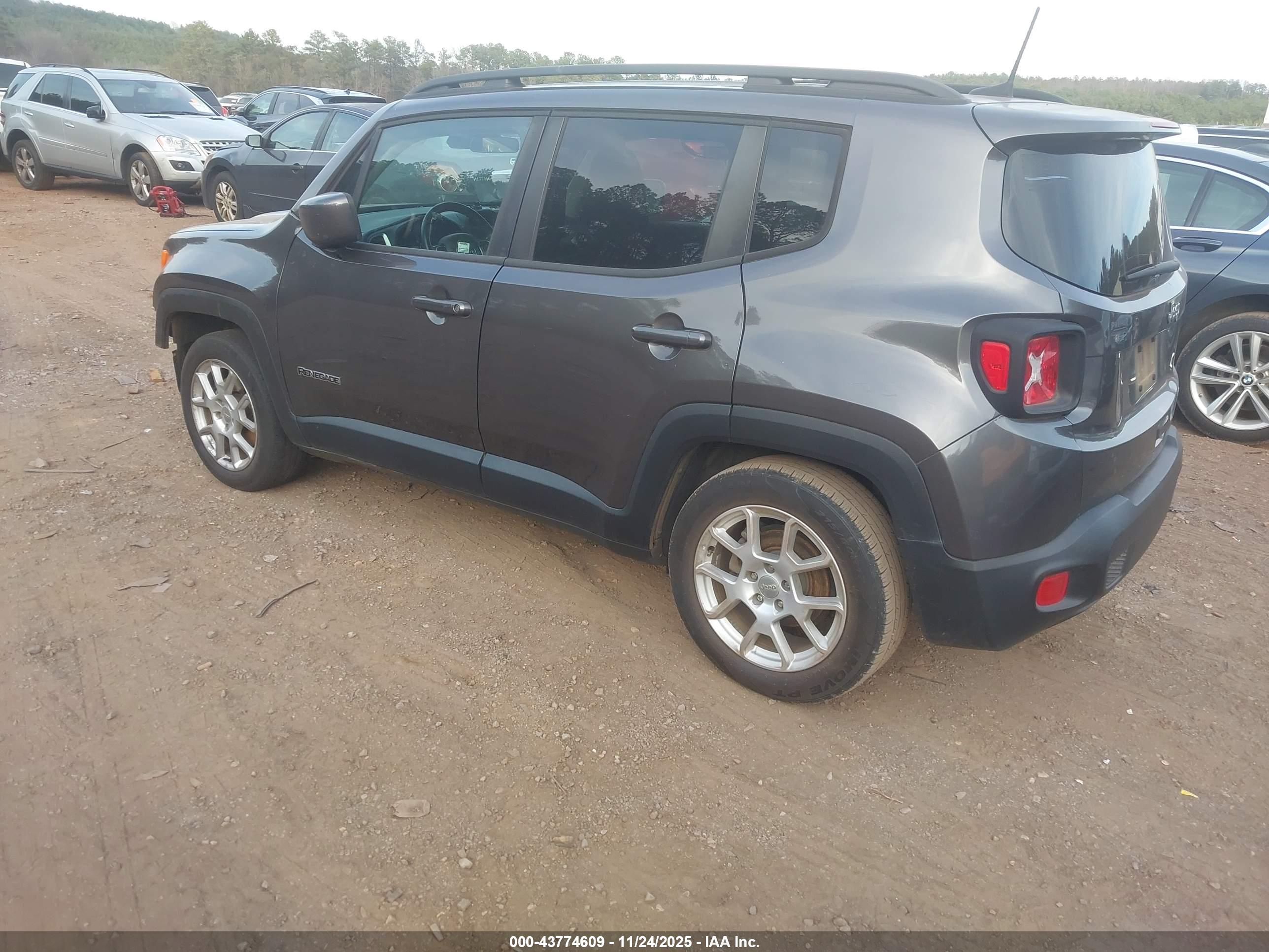 JEEP RENEGADE image 3