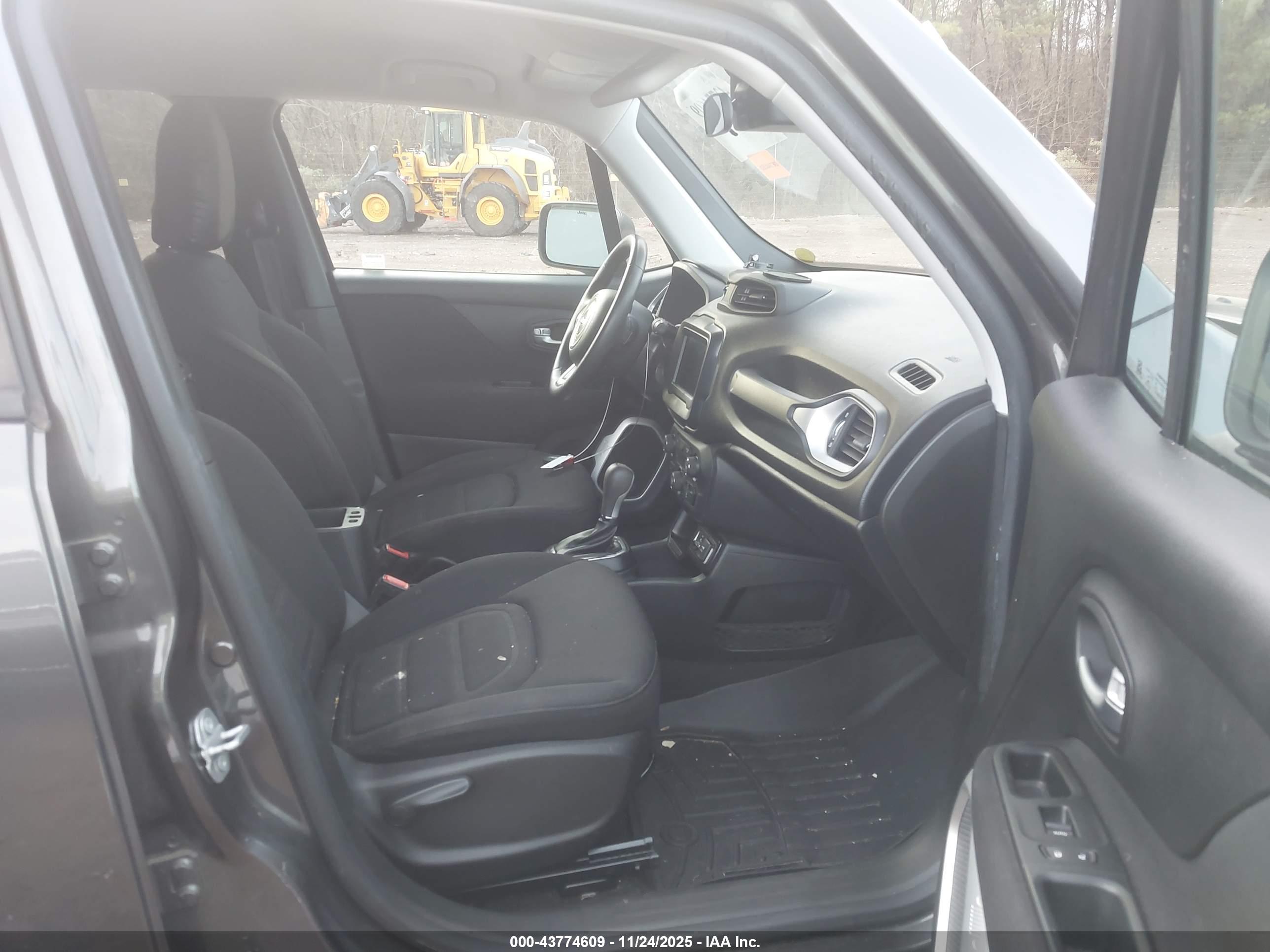JEEP RENEGADE image 5