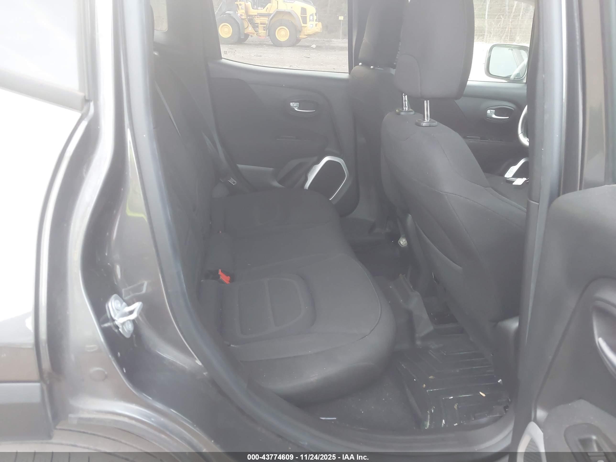 JEEP RENEGADE image 8