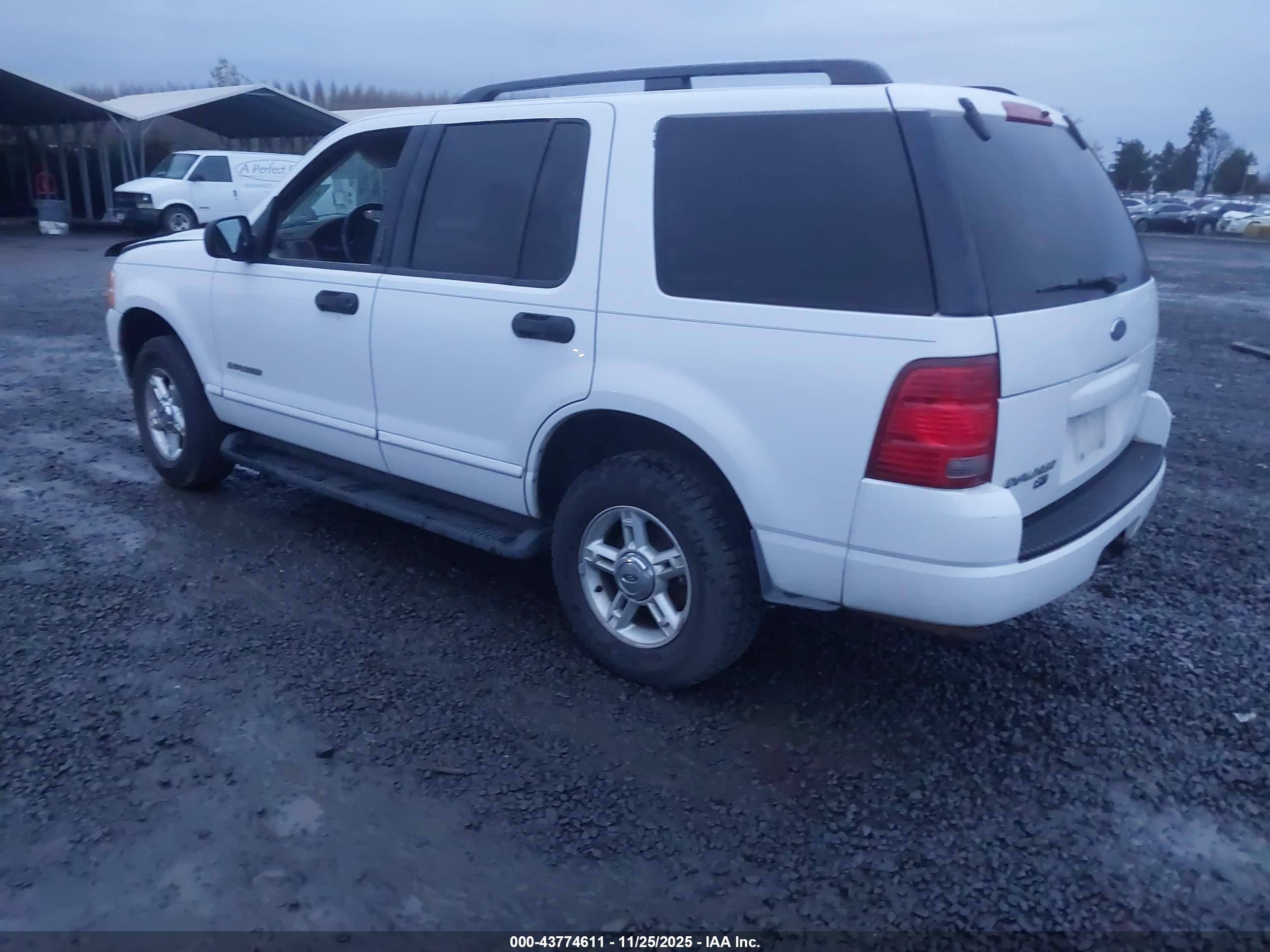 FORD EXPLORER image 3