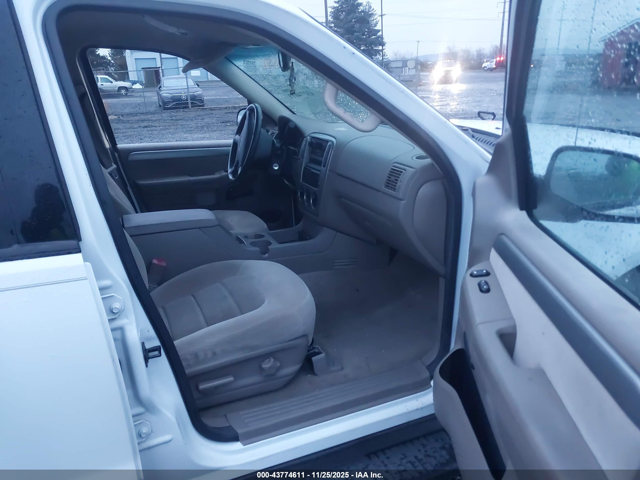 FORD EXPLORER image 5