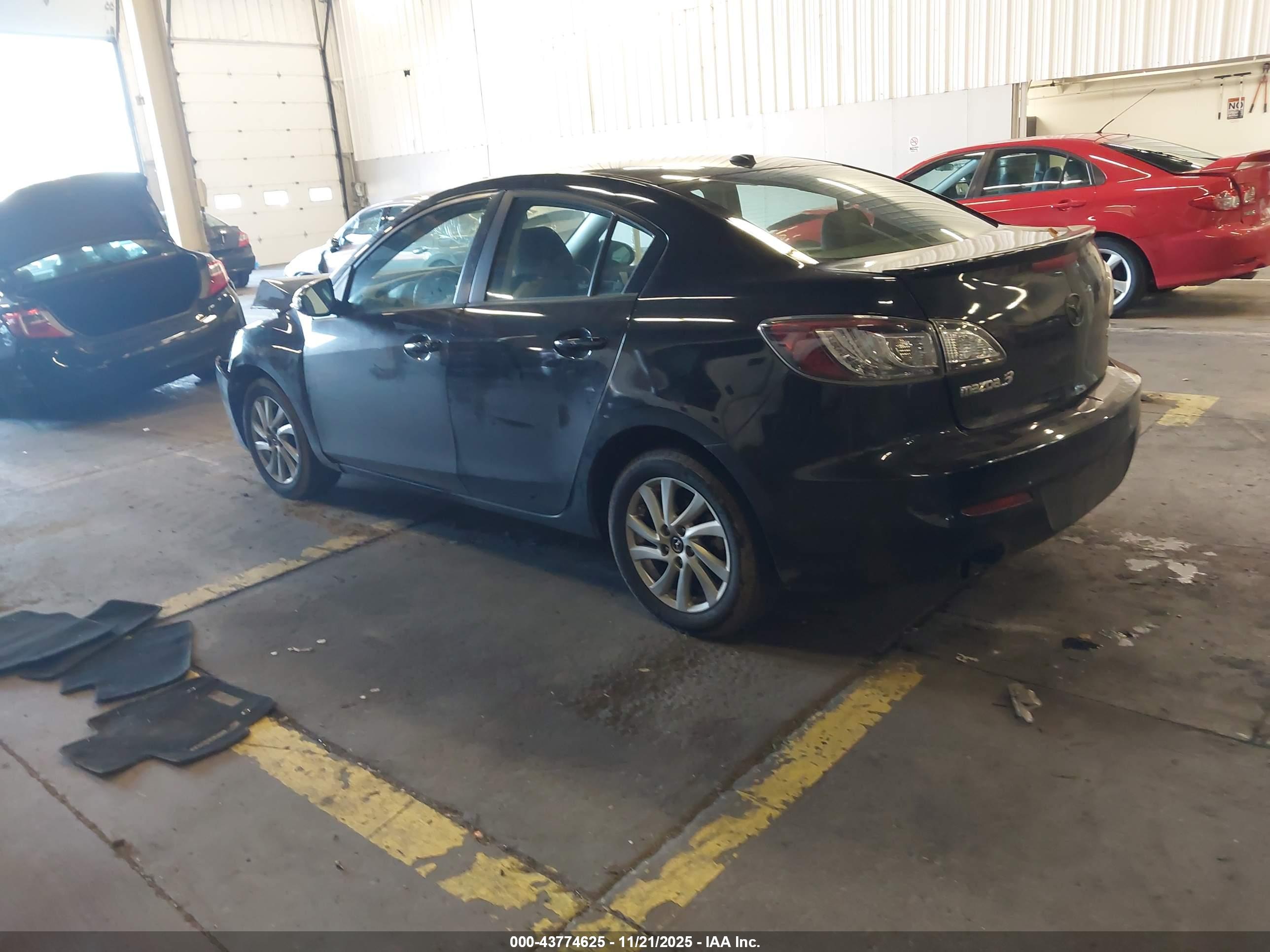 MAZDA MAZDA3 image 3