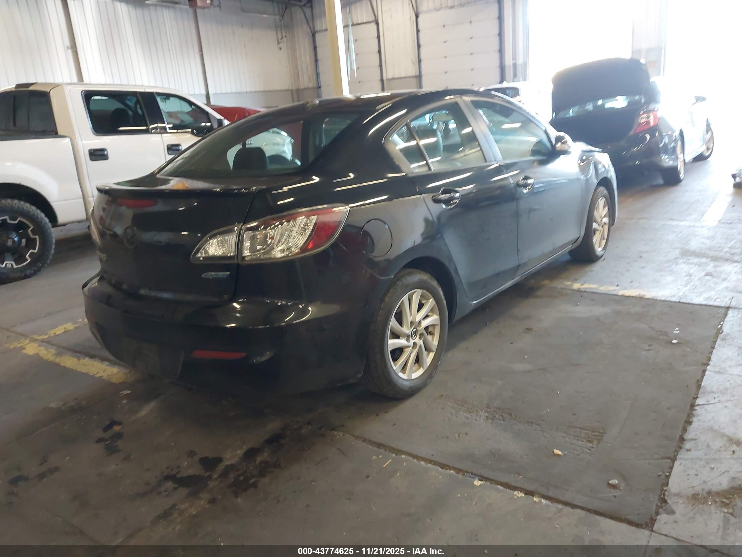 MAZDA MAZDA3 image 4