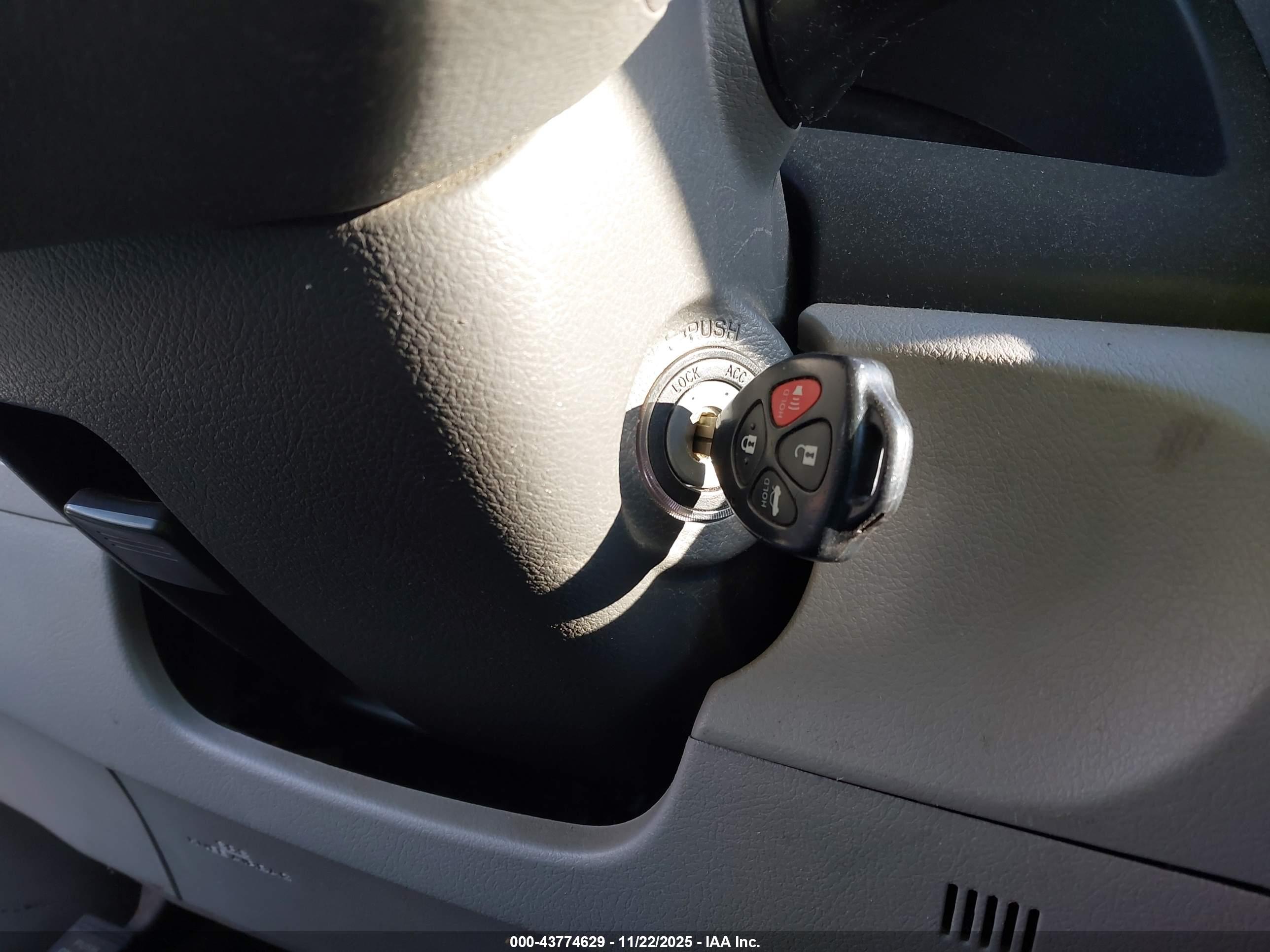 TOYOTA CAMRY image 11