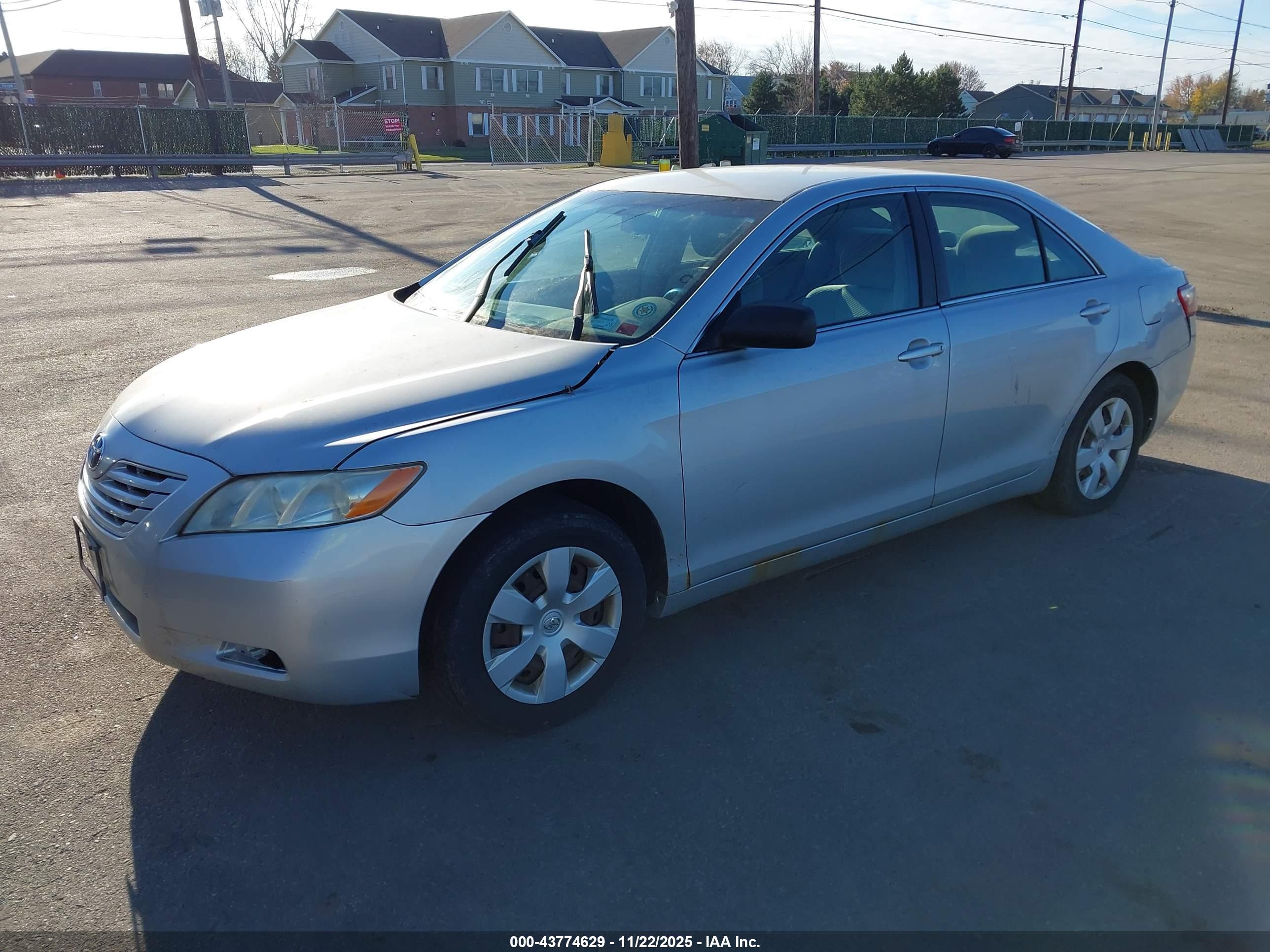 TOYOTA CAMRY image 2