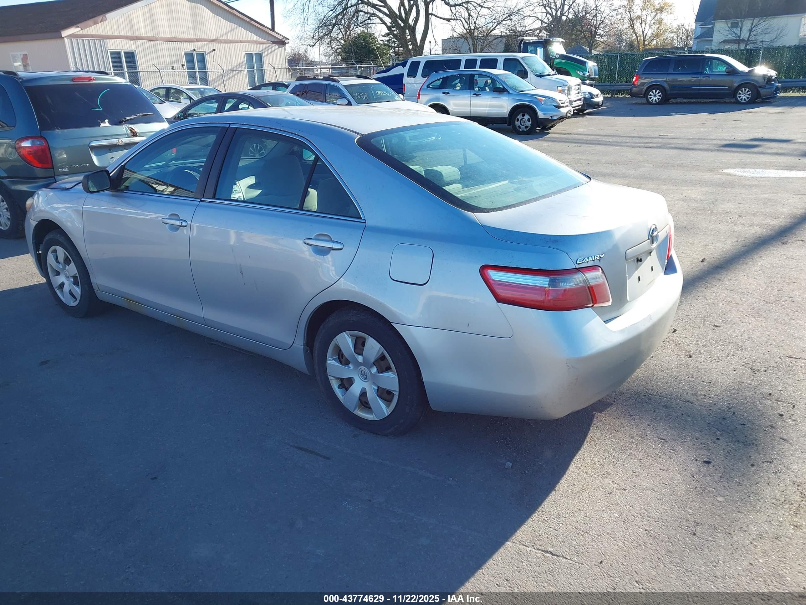 TOYOTA CAMRY image 3