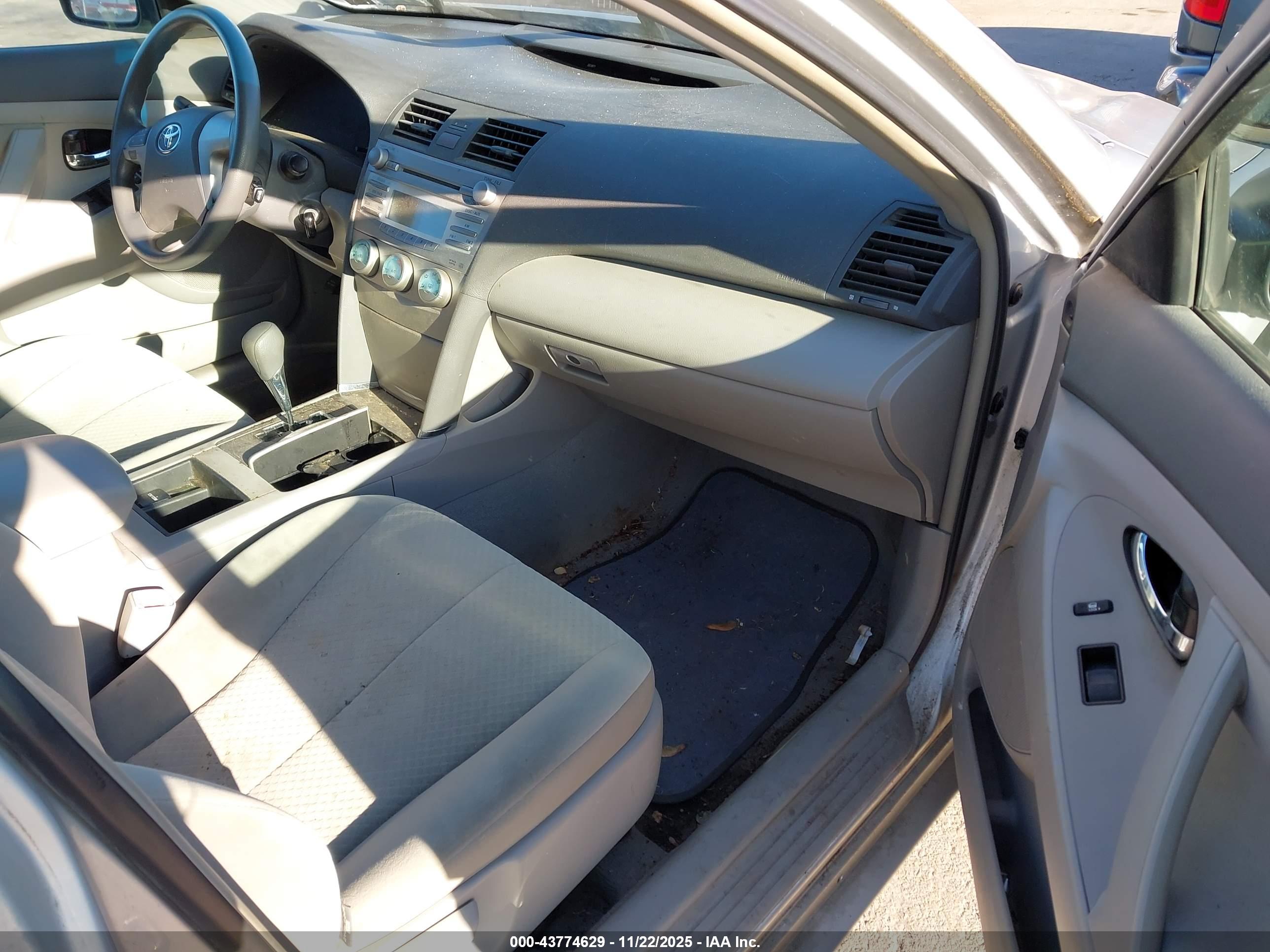 TOYOTA CAMRY image 5