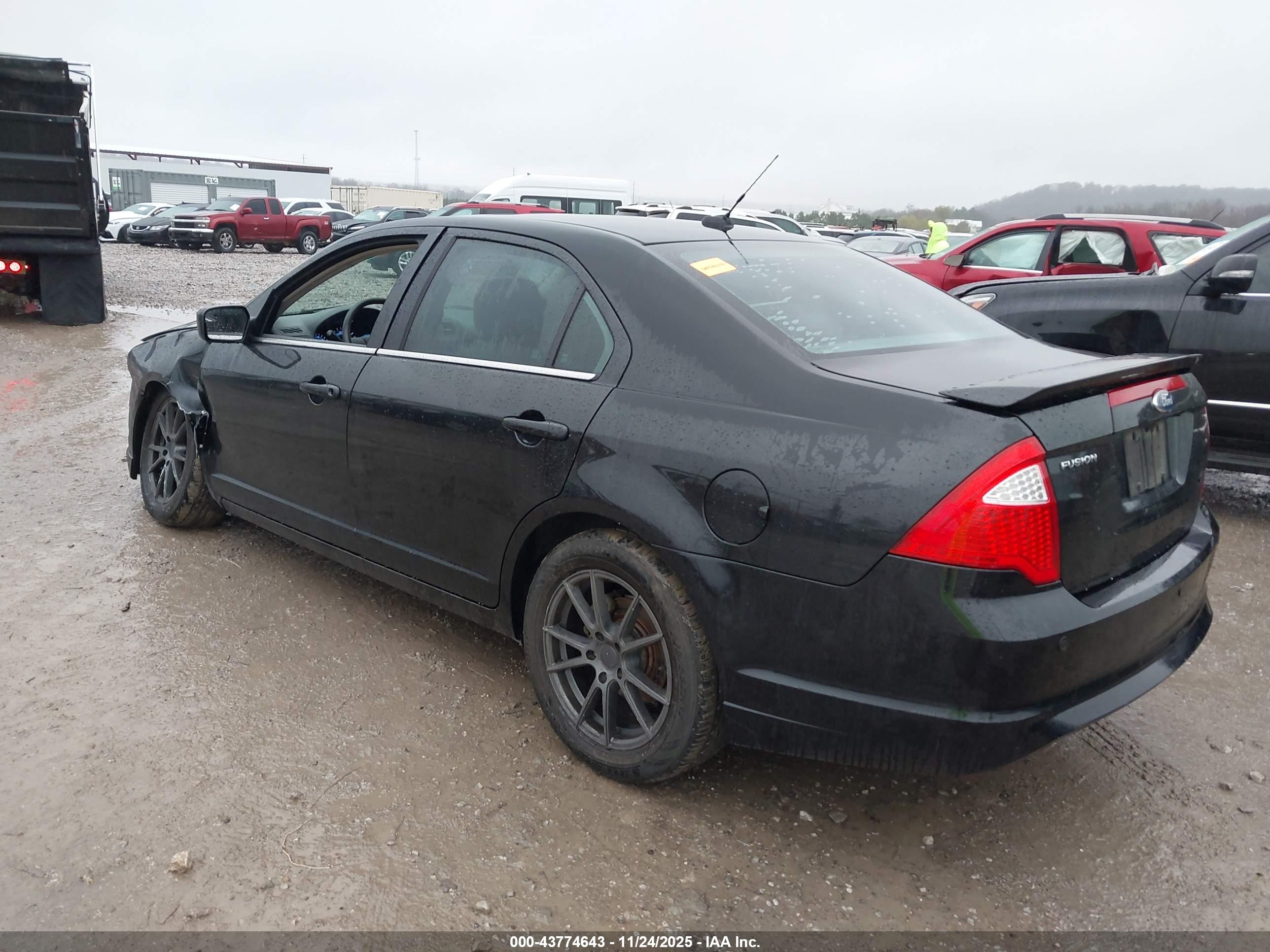 FORD FUSION image 3