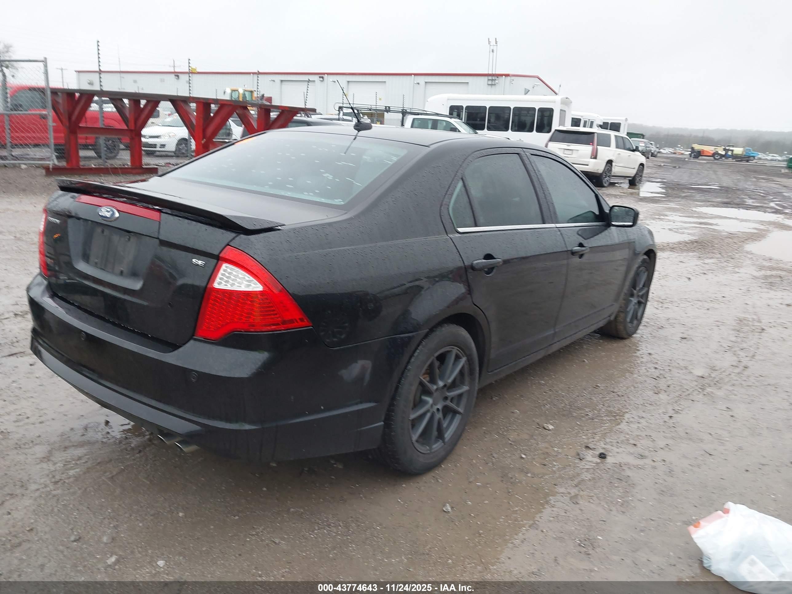 FORD FUSION image 4