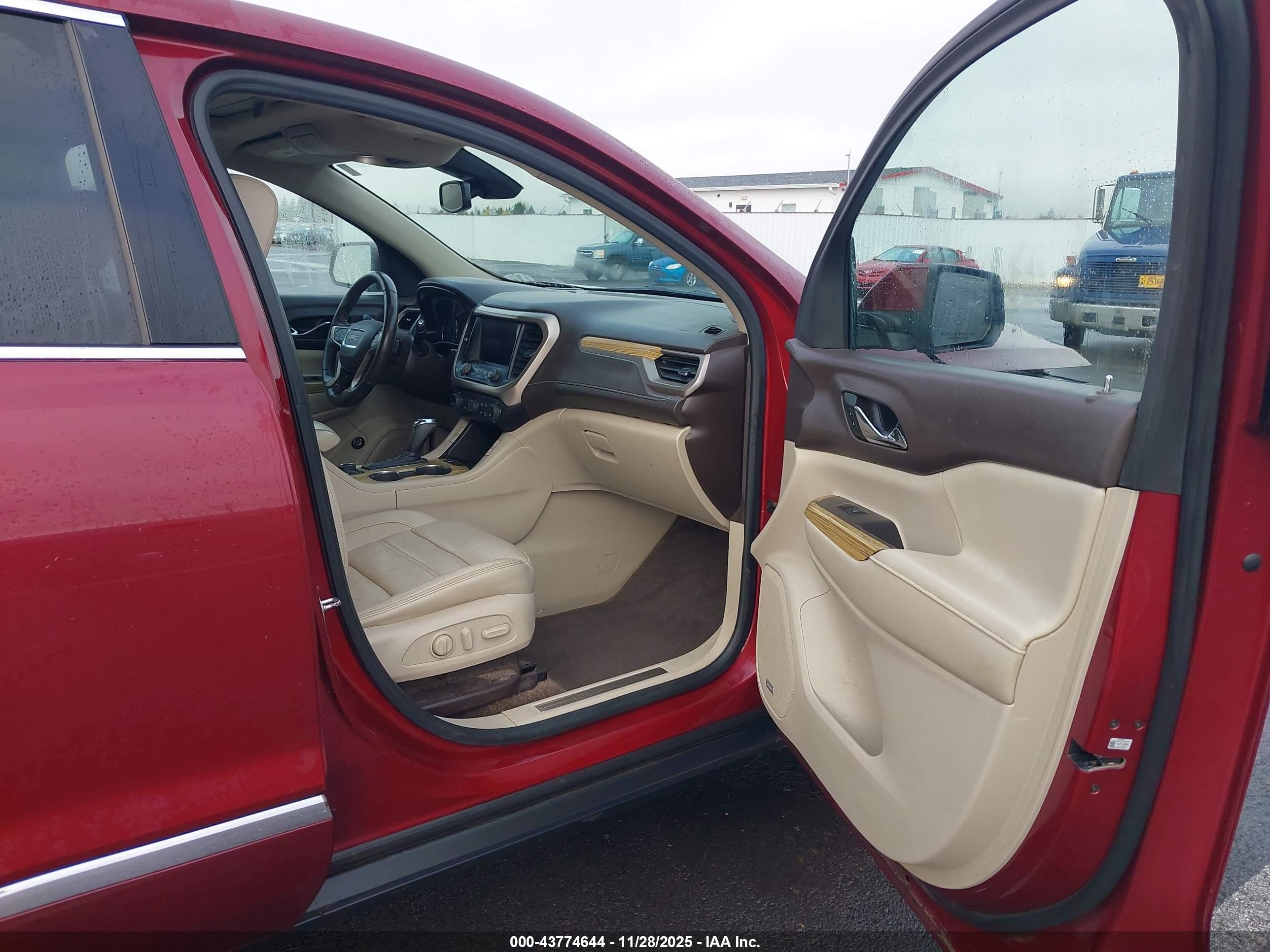 GMC ACADIA image 5