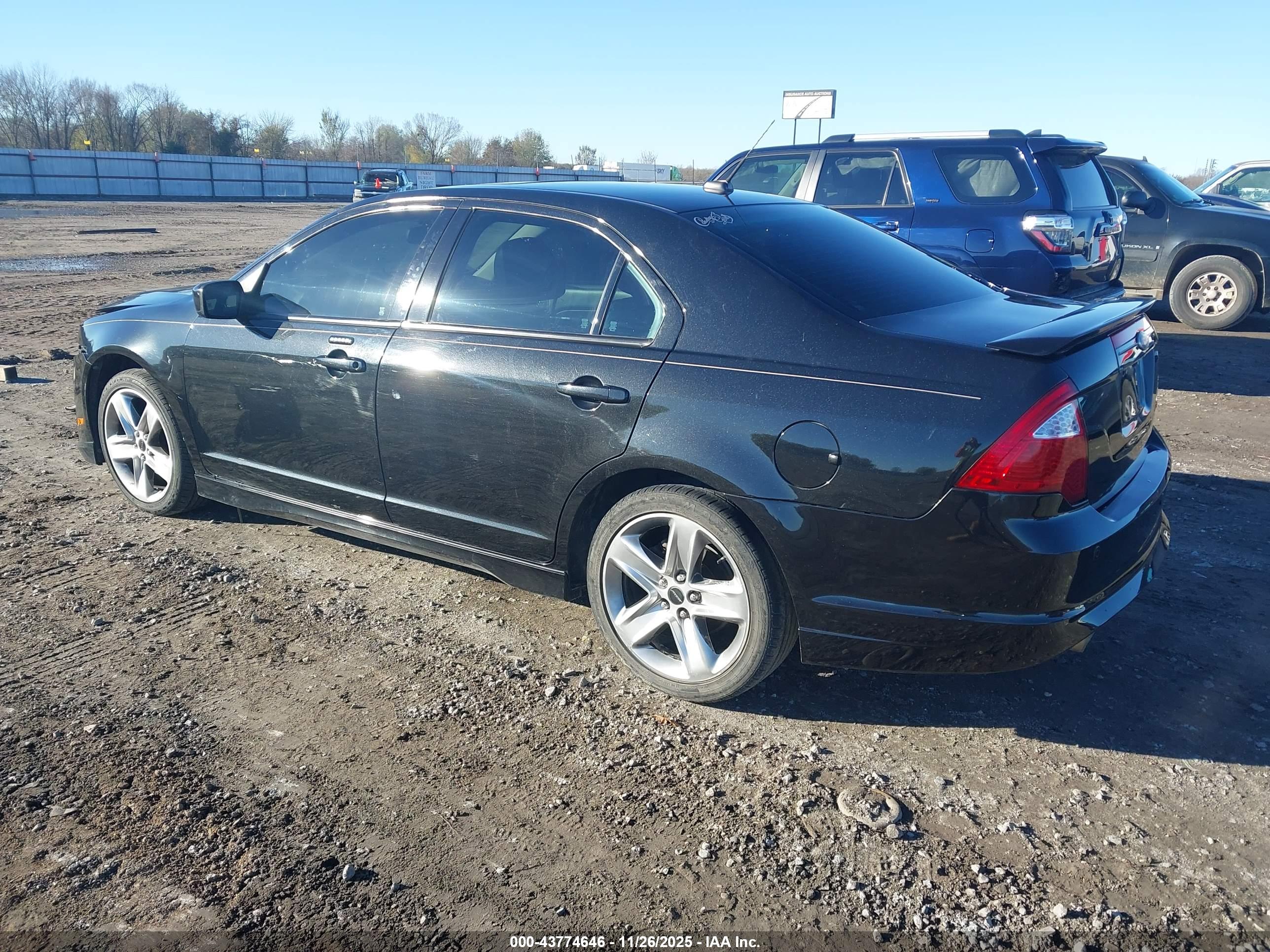 FORD FUSION image 3