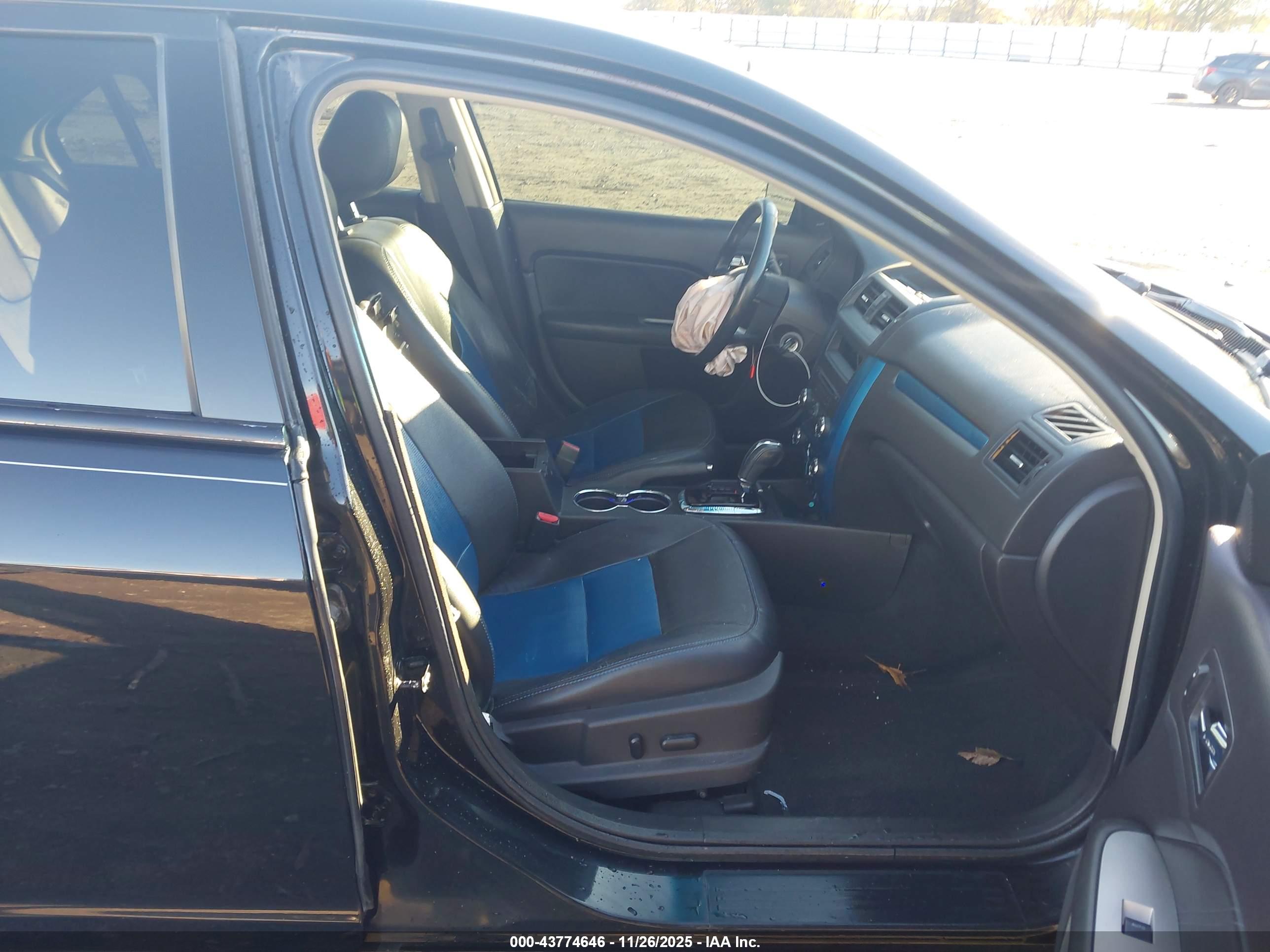 FORD FUSION image 5
