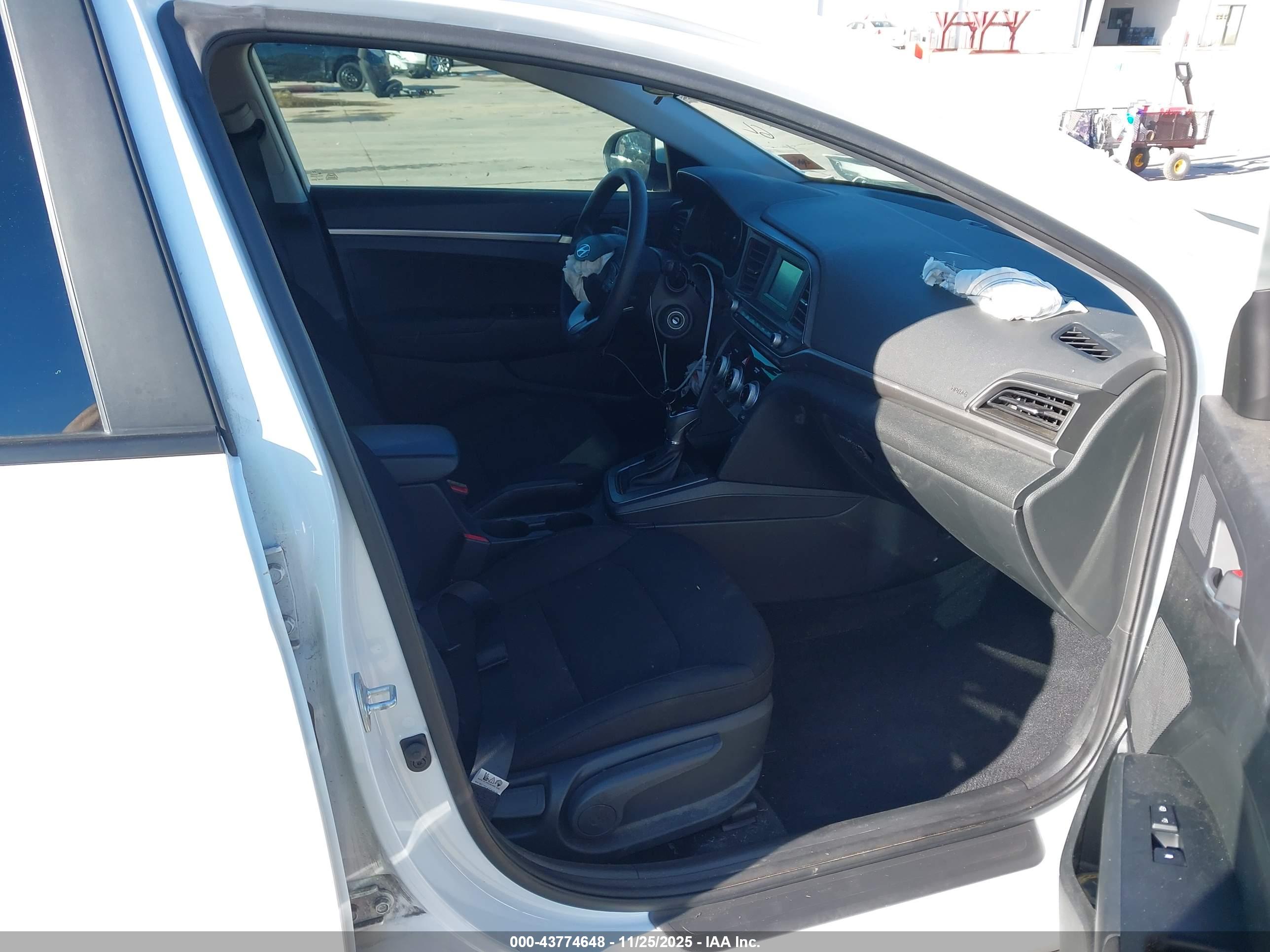 HYUNDAI ELANTRA image 5