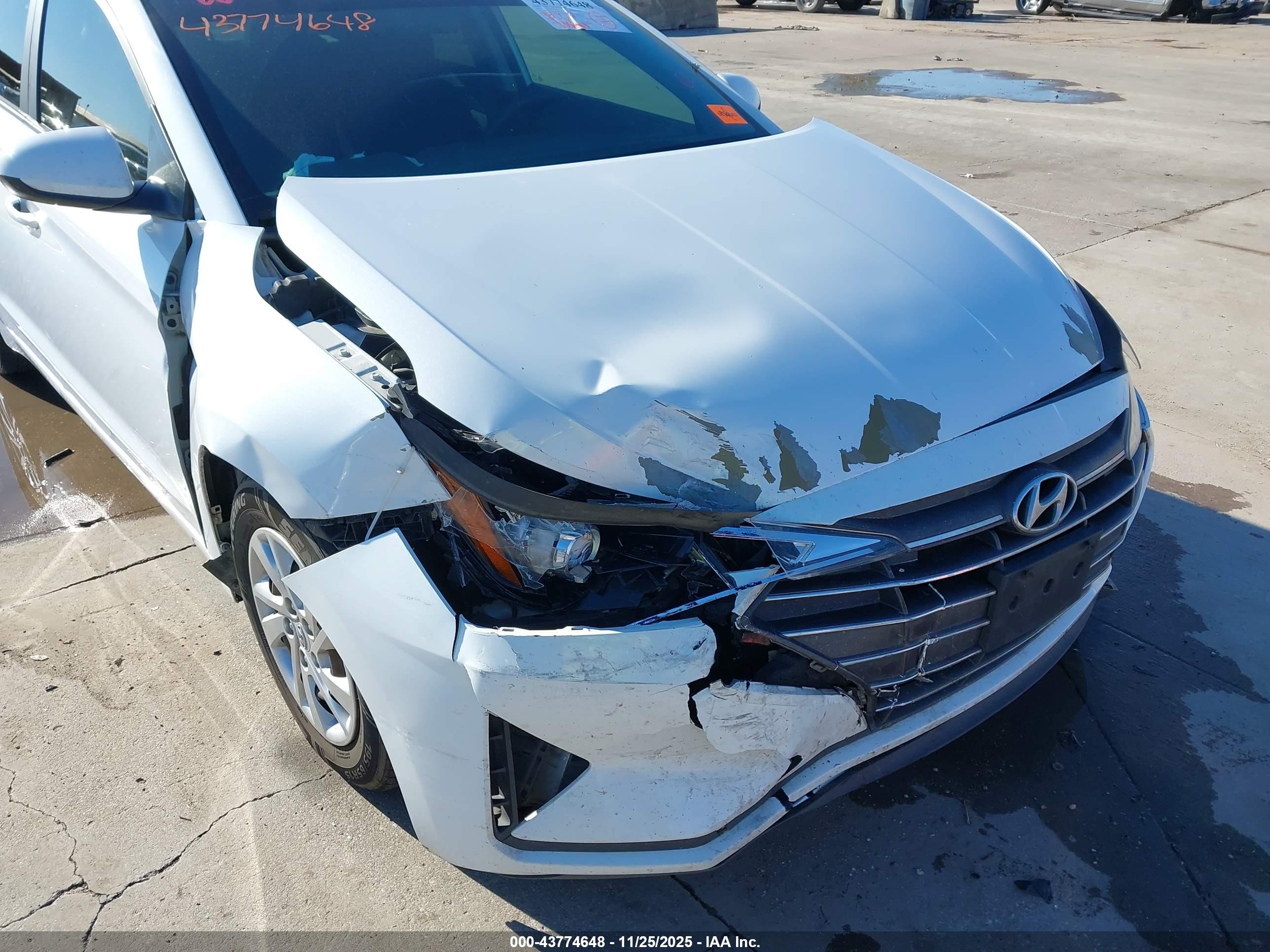 HYUNDAI ELANTRA image 6