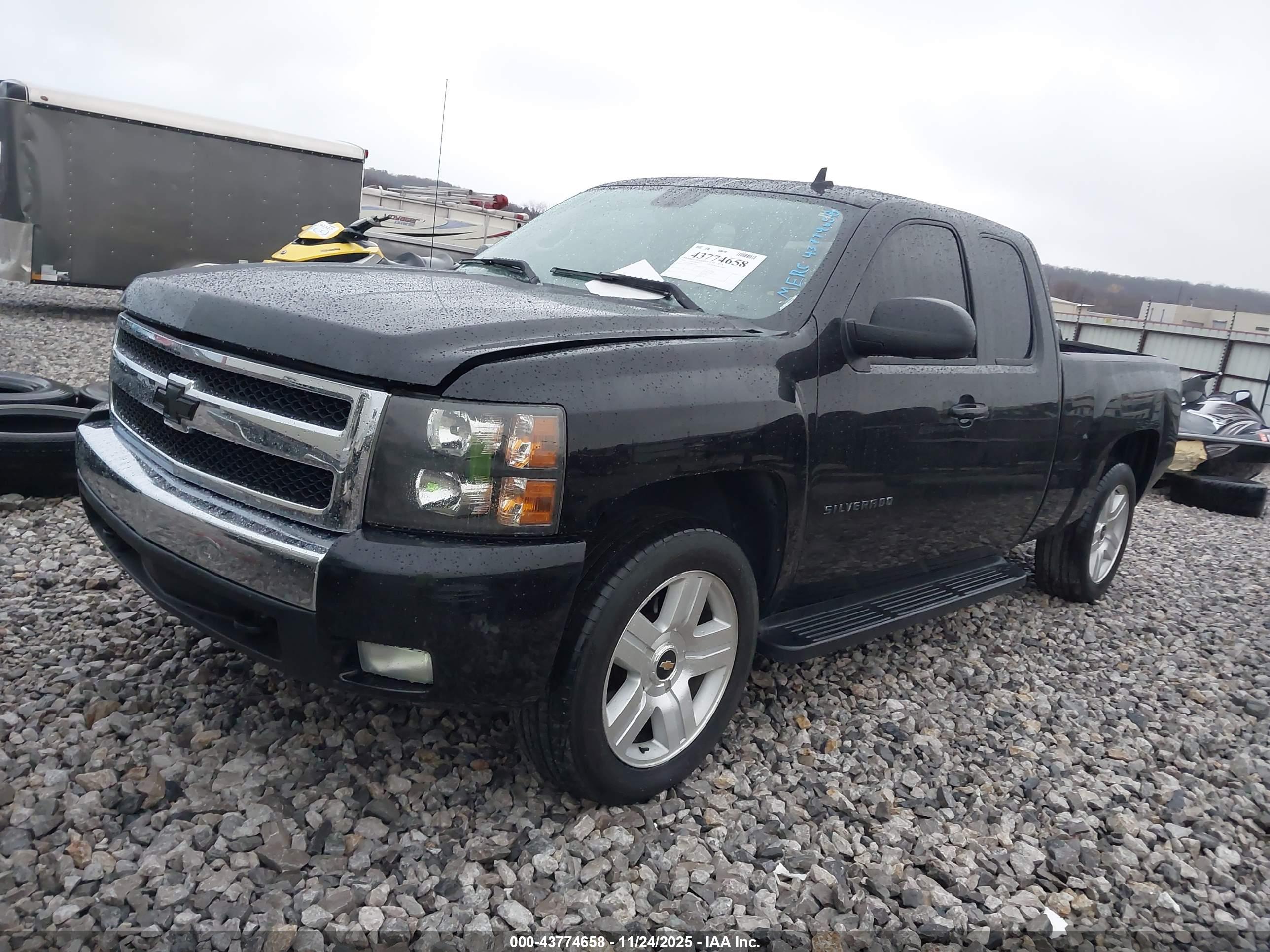CHEVROLET SILVERADO image 2