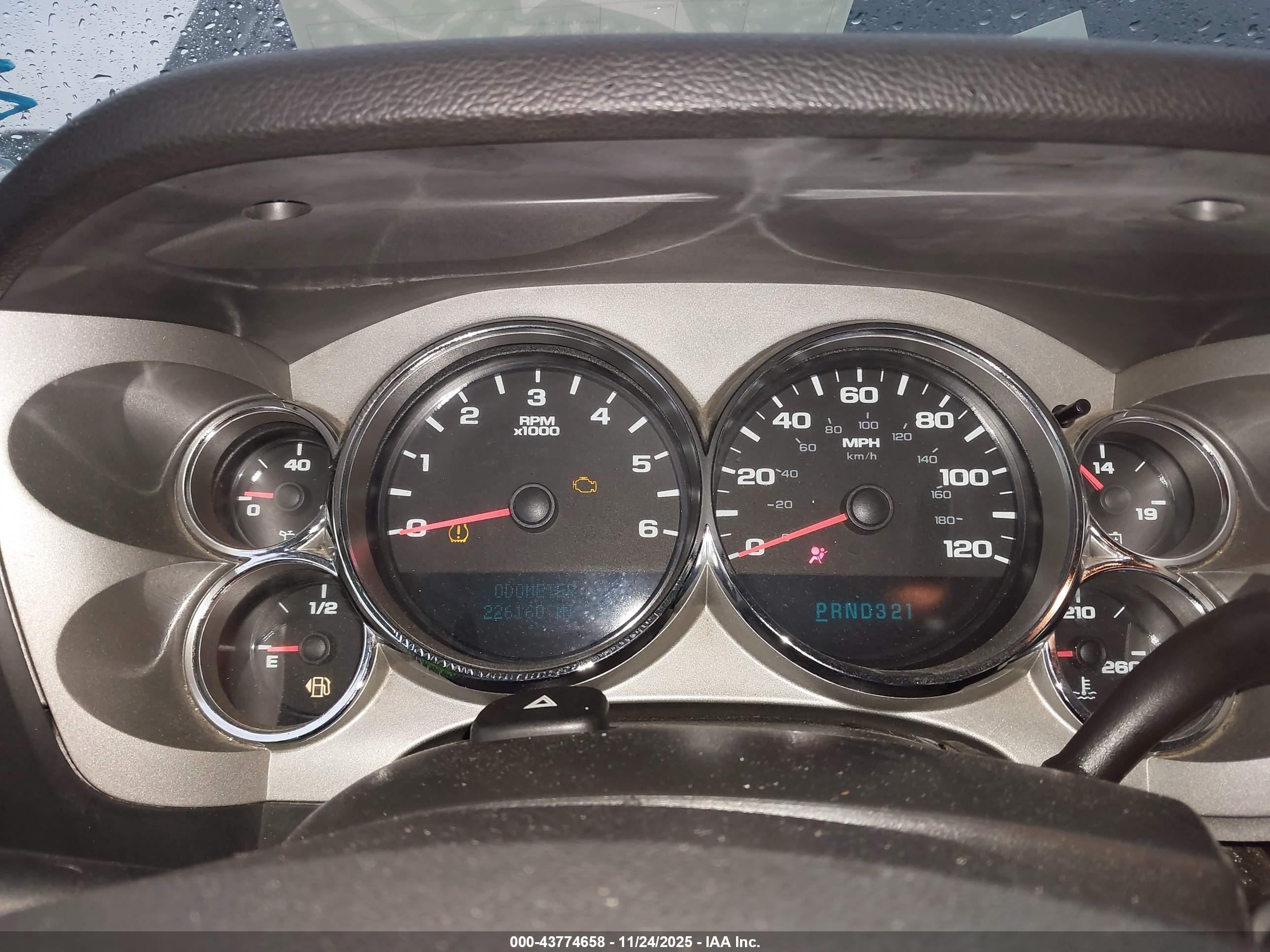 CHEVROLET SILVERADO image 7