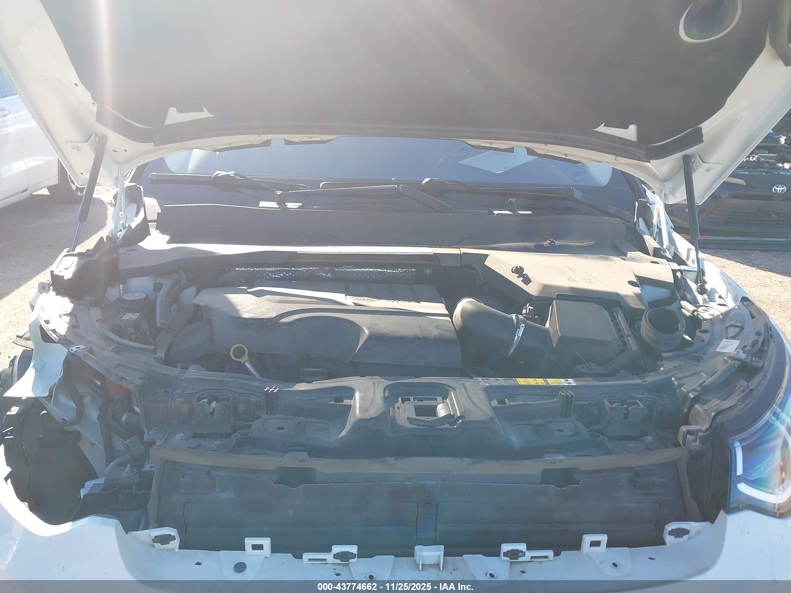 LAND ROVER image 10