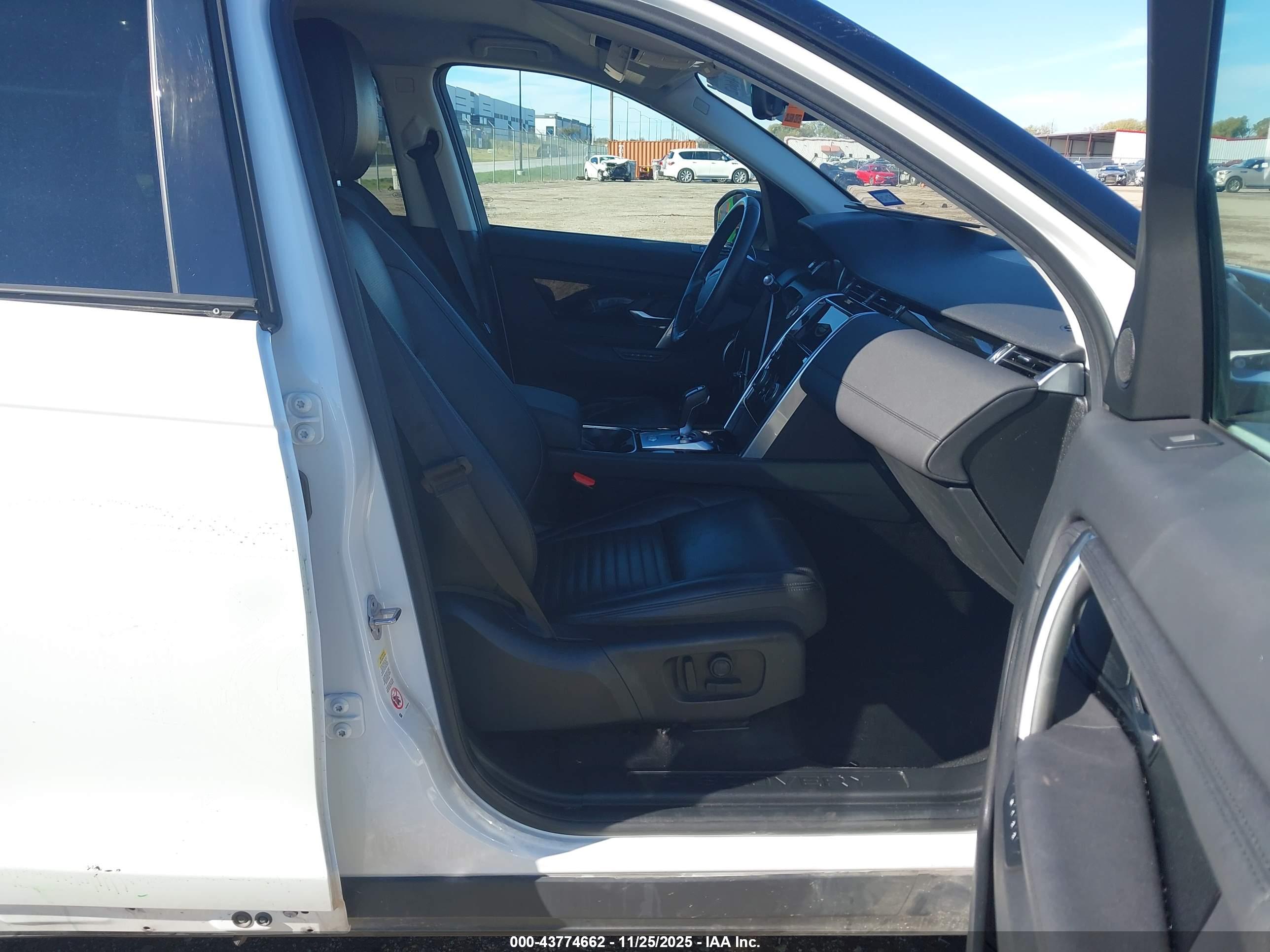 LAND ROVER image 5