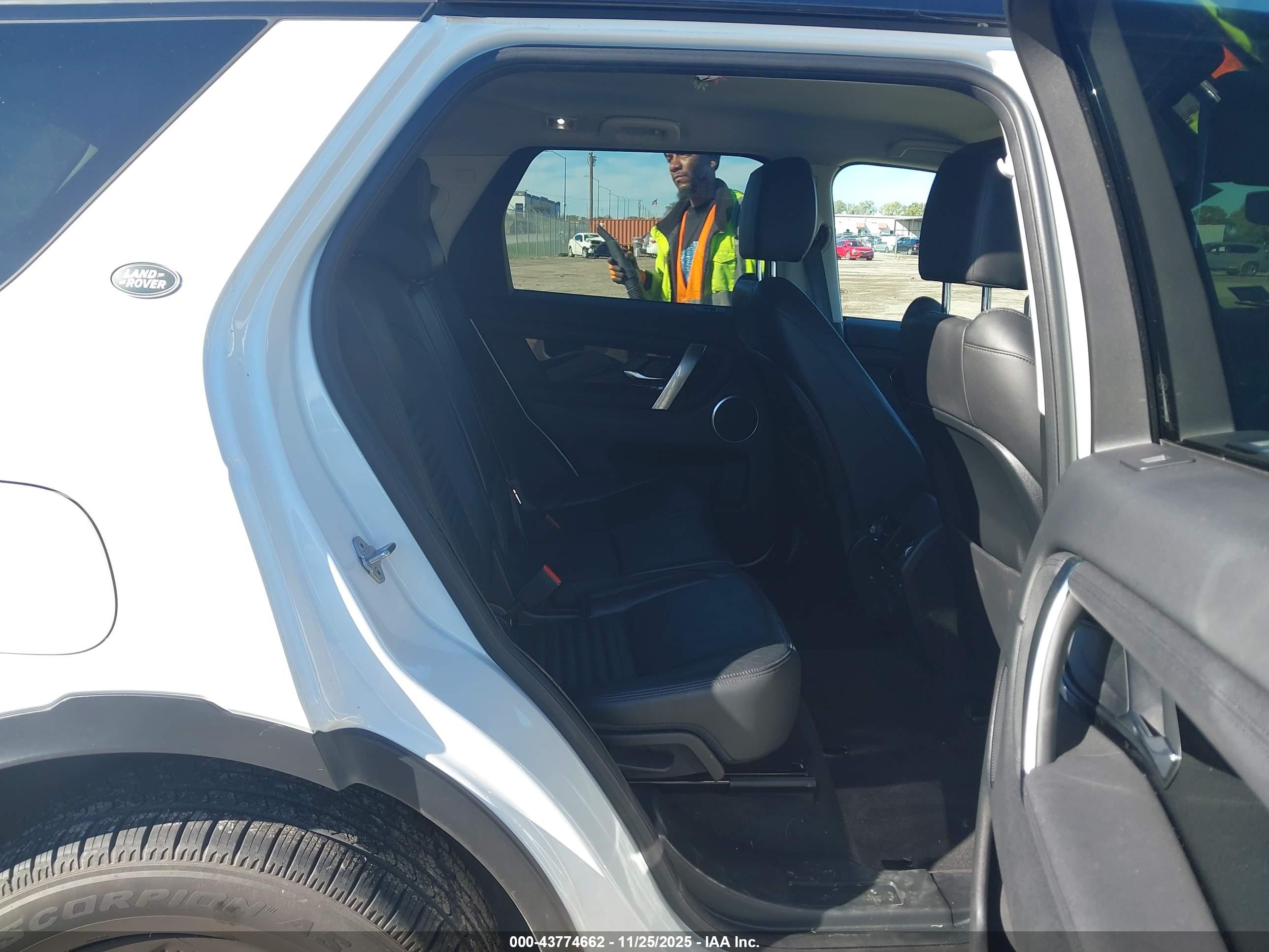 LAND ROVER image 8