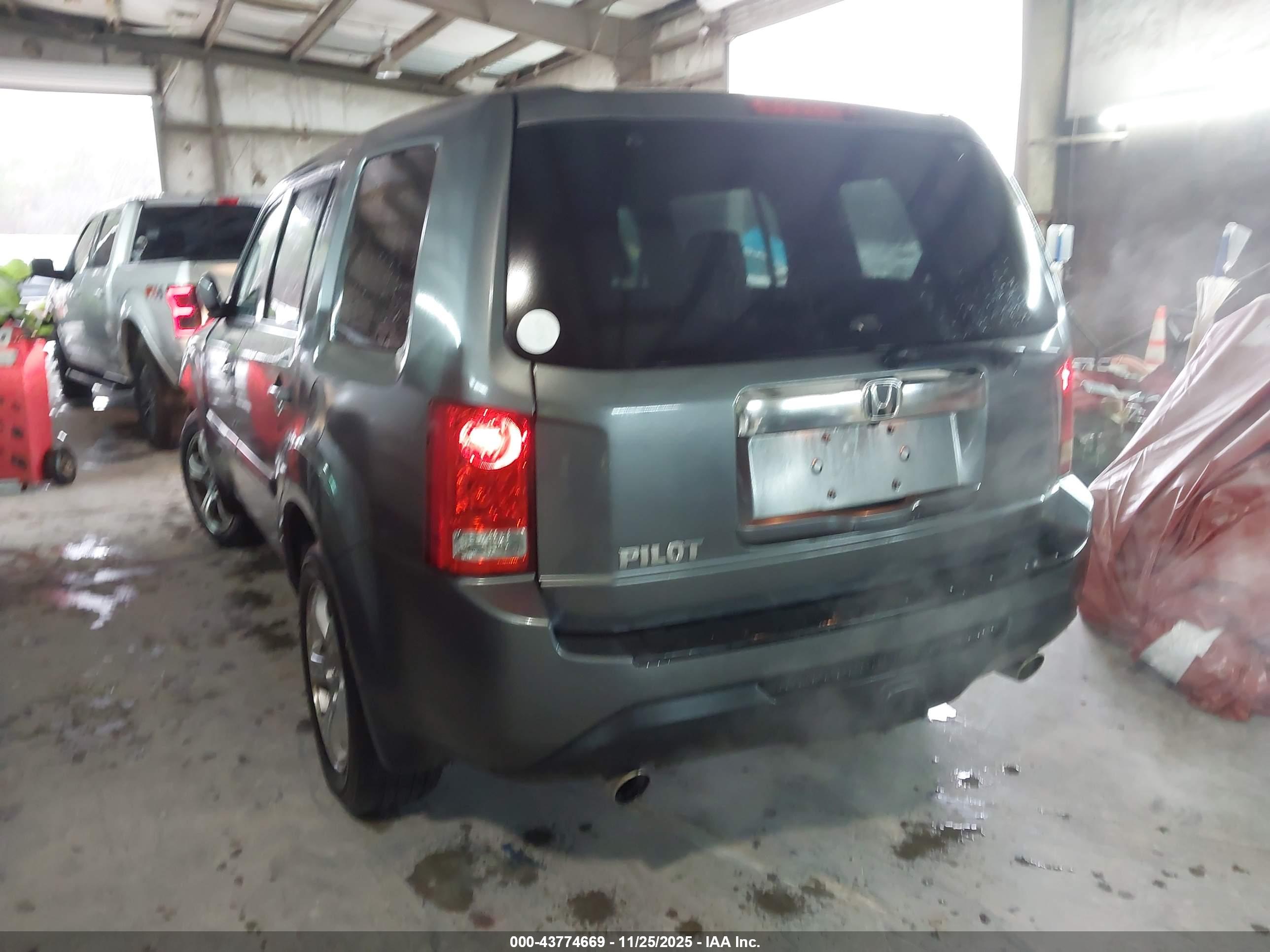 HONDA PILOT image 3