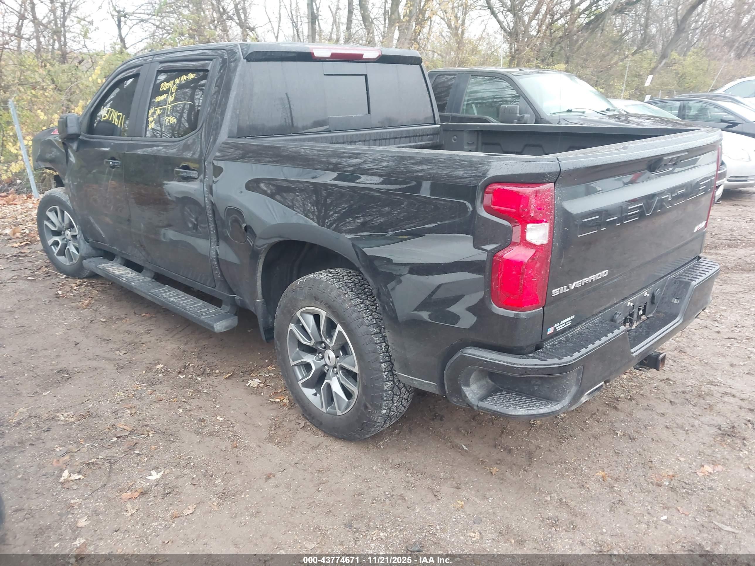 CHEVROLET SILVERADO image 3
