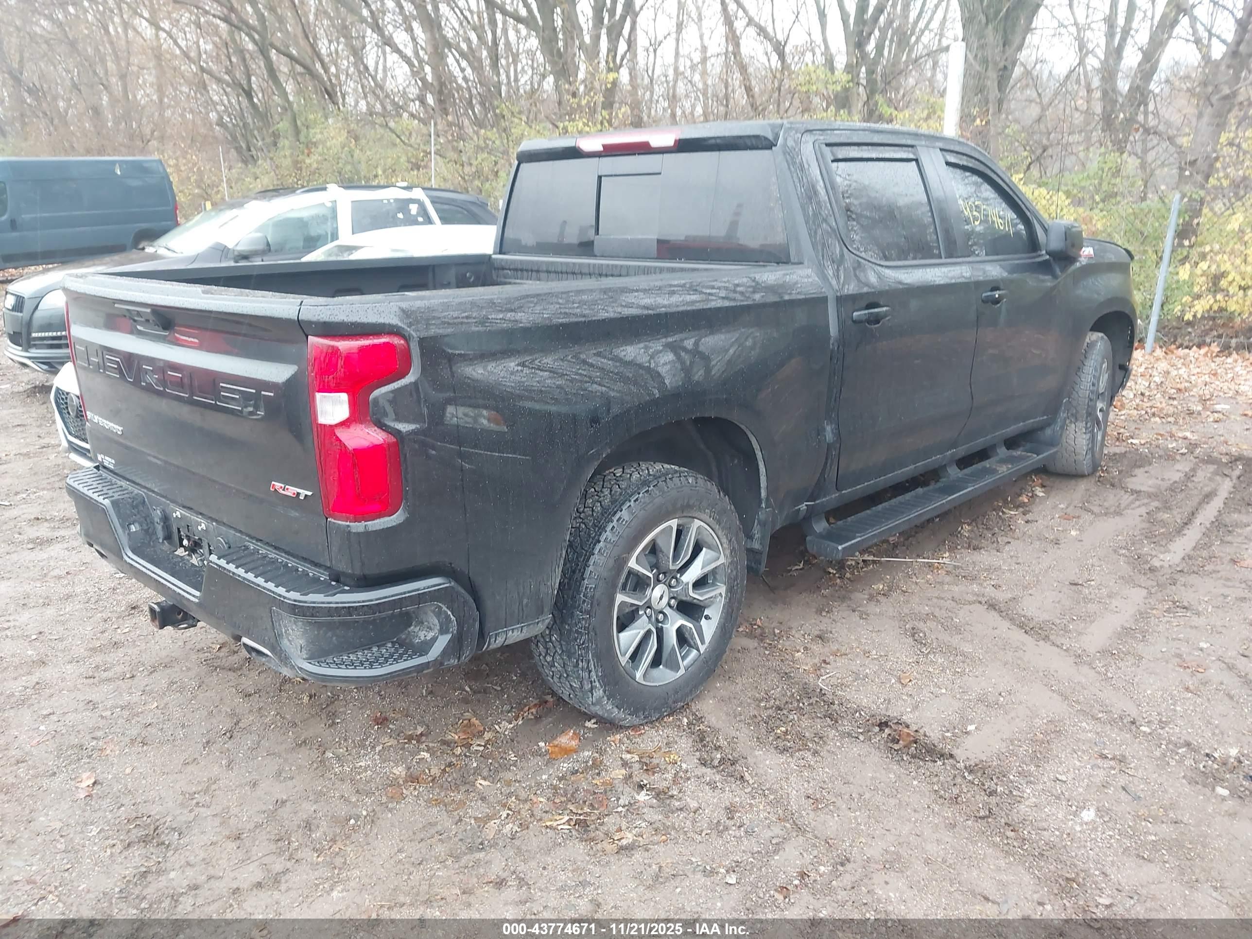 CHEVROLET SILVERADO image 4