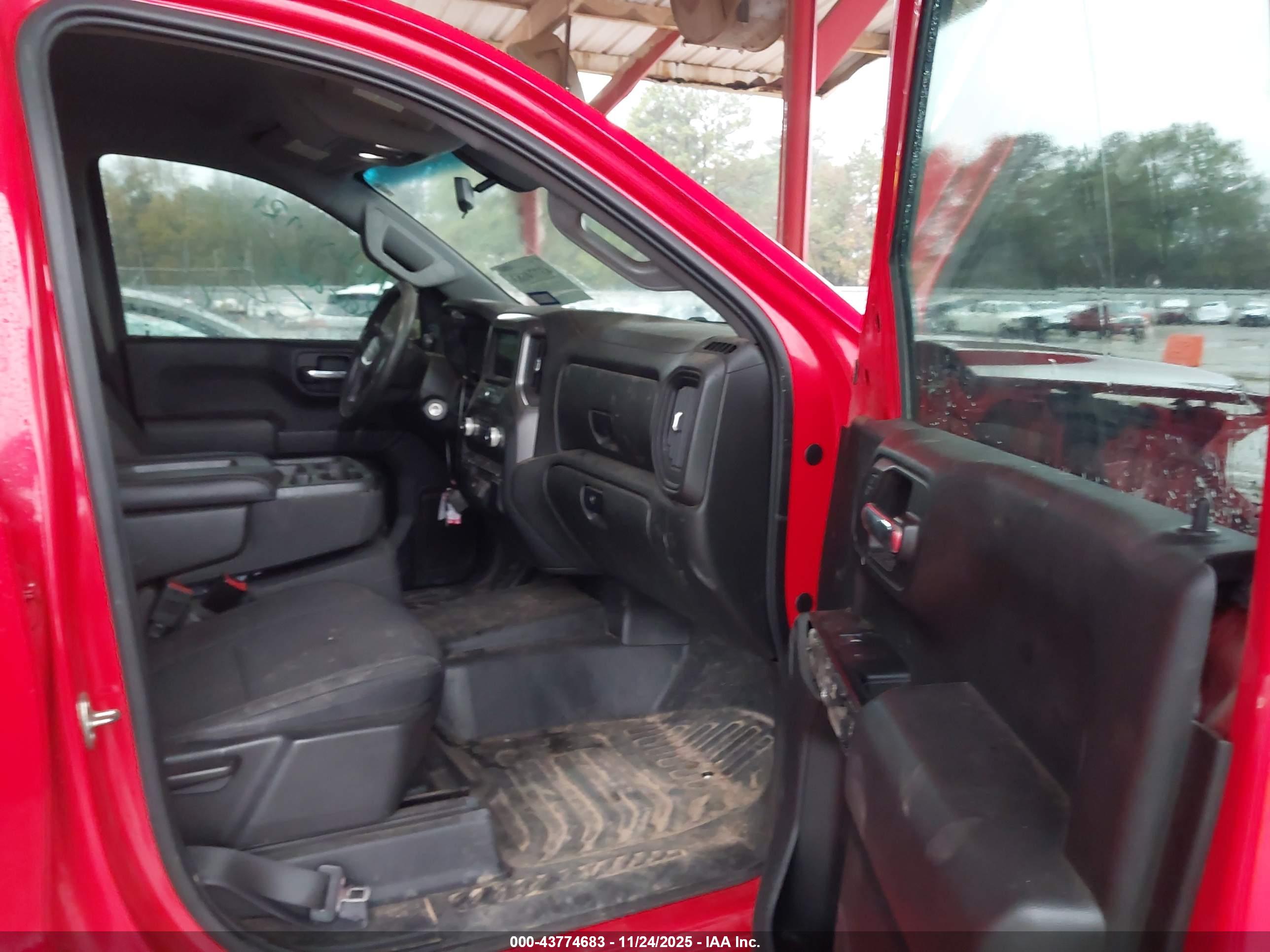 GMC SIERRA image 5