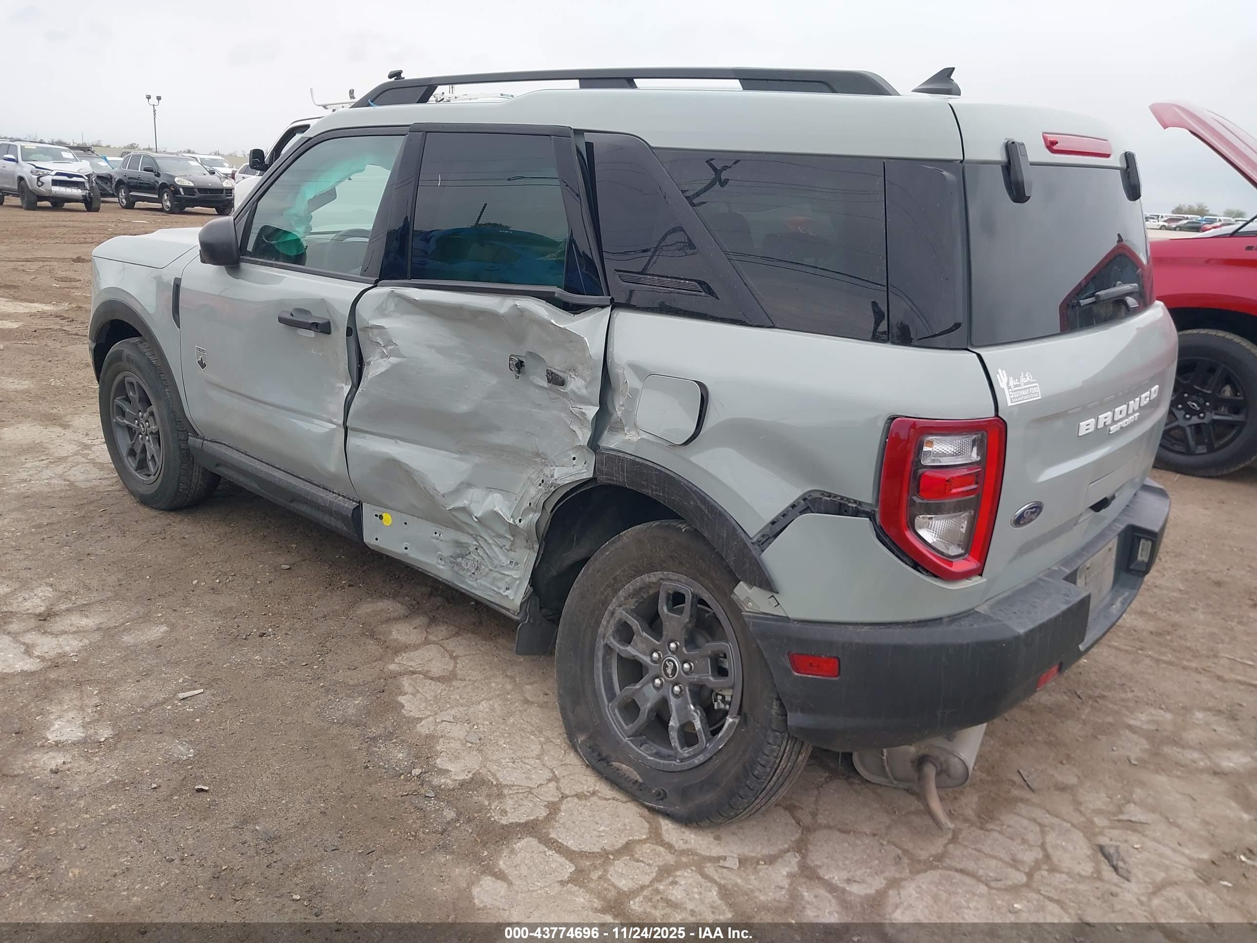 FORD BRONCO image 3