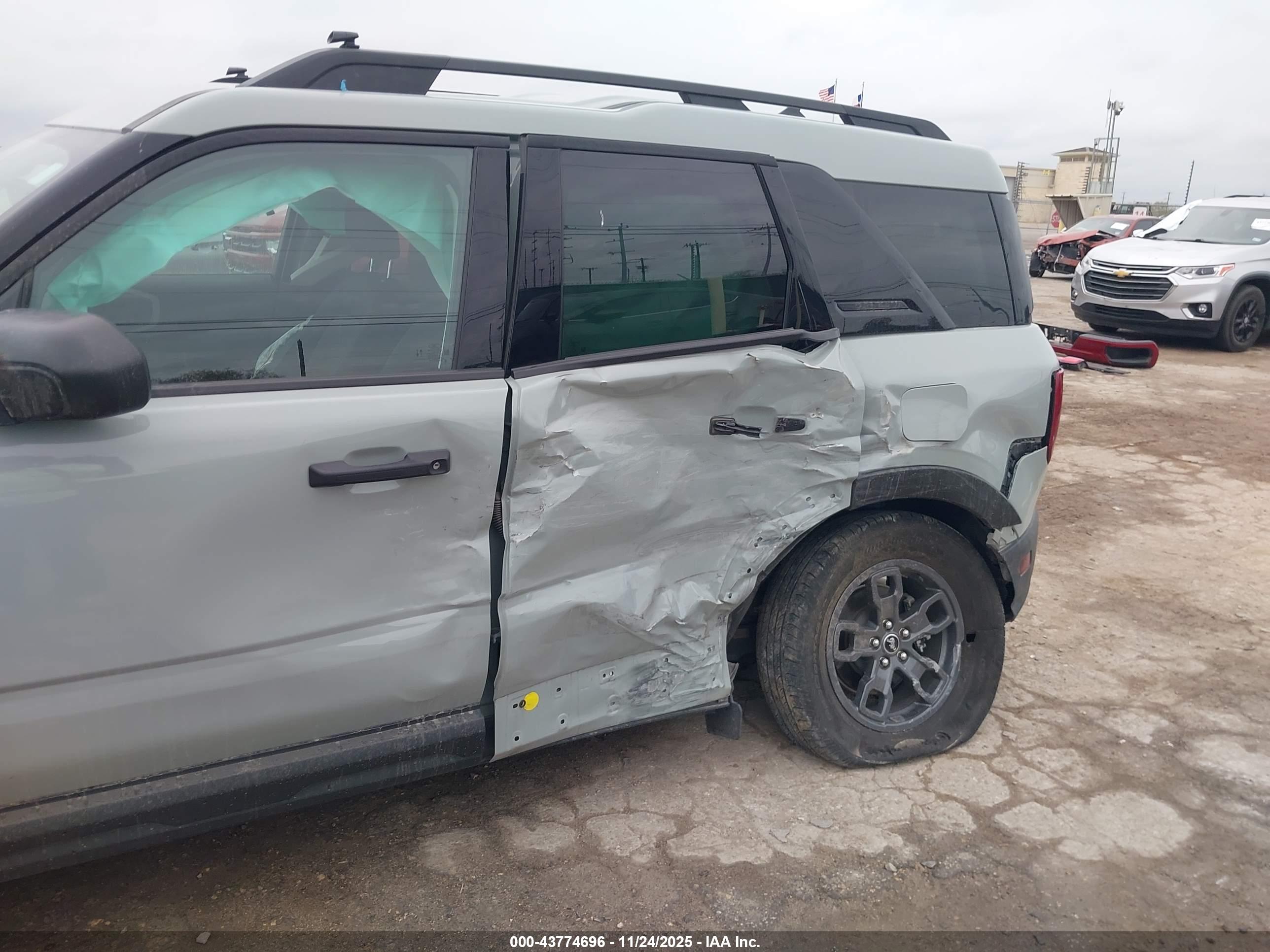 FORD BRONCO image 6