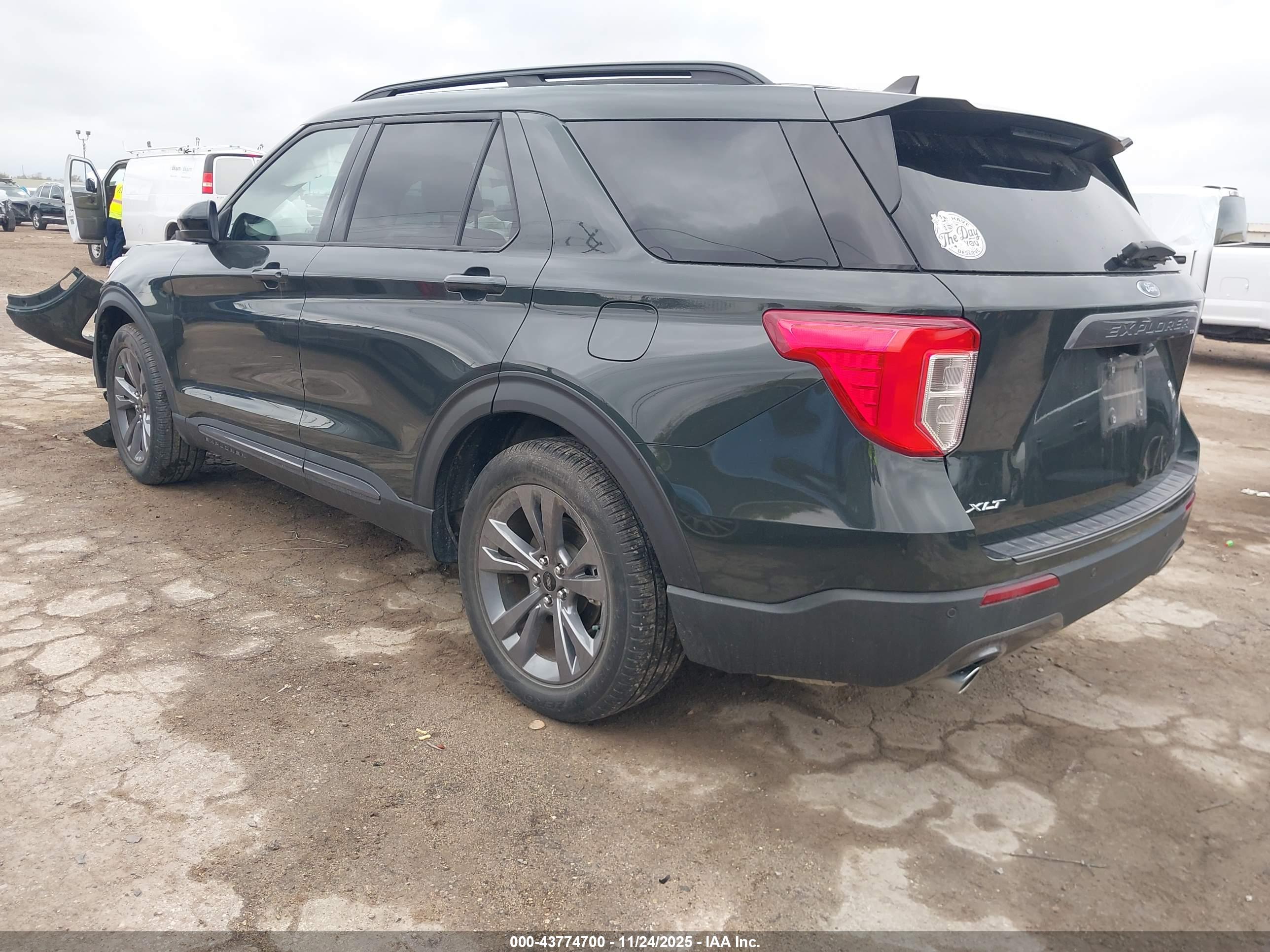 FORD EXPLORER image 3