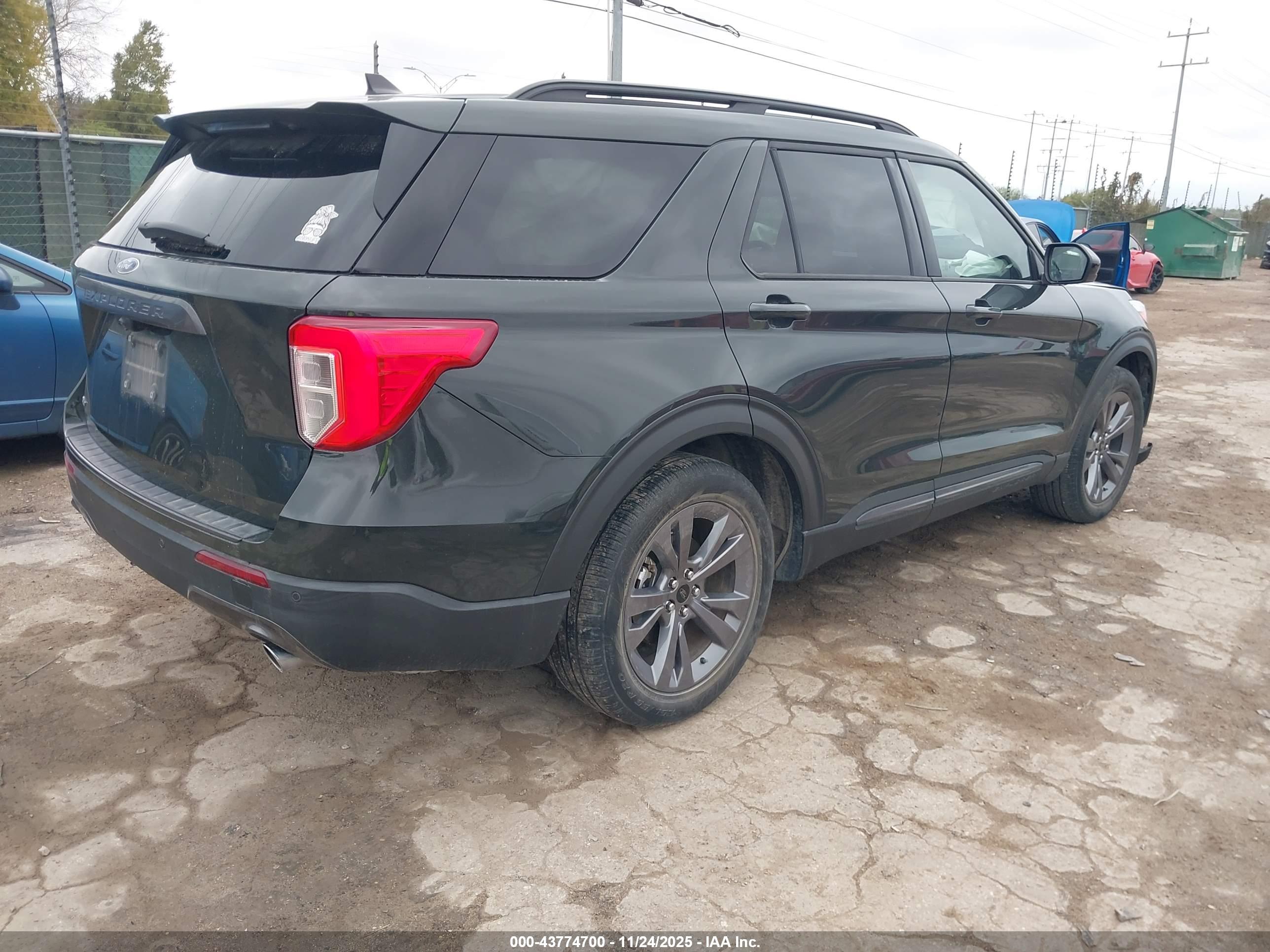 FORD EXPLORER image 4
