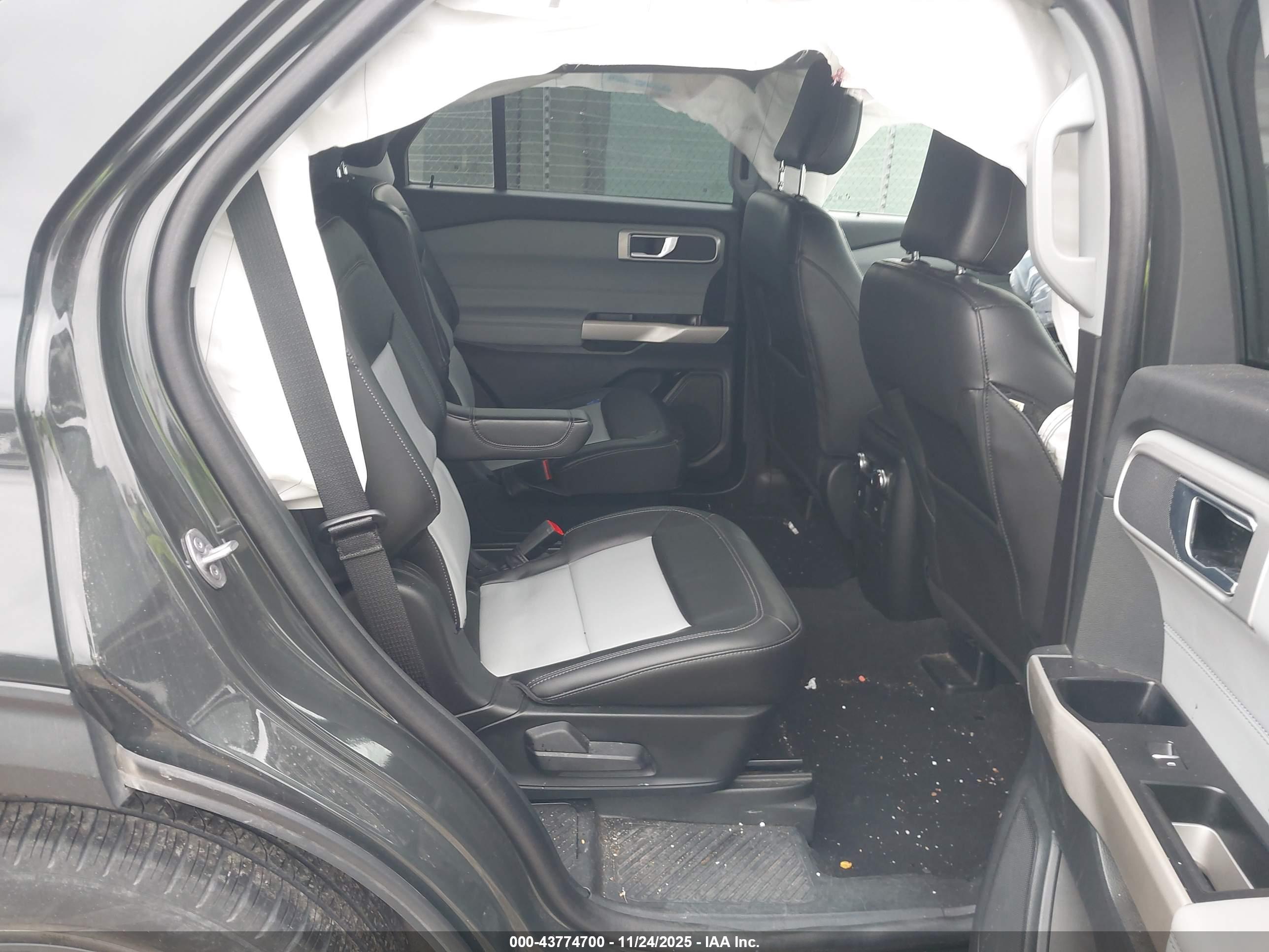 FORD EXPLORER image 8