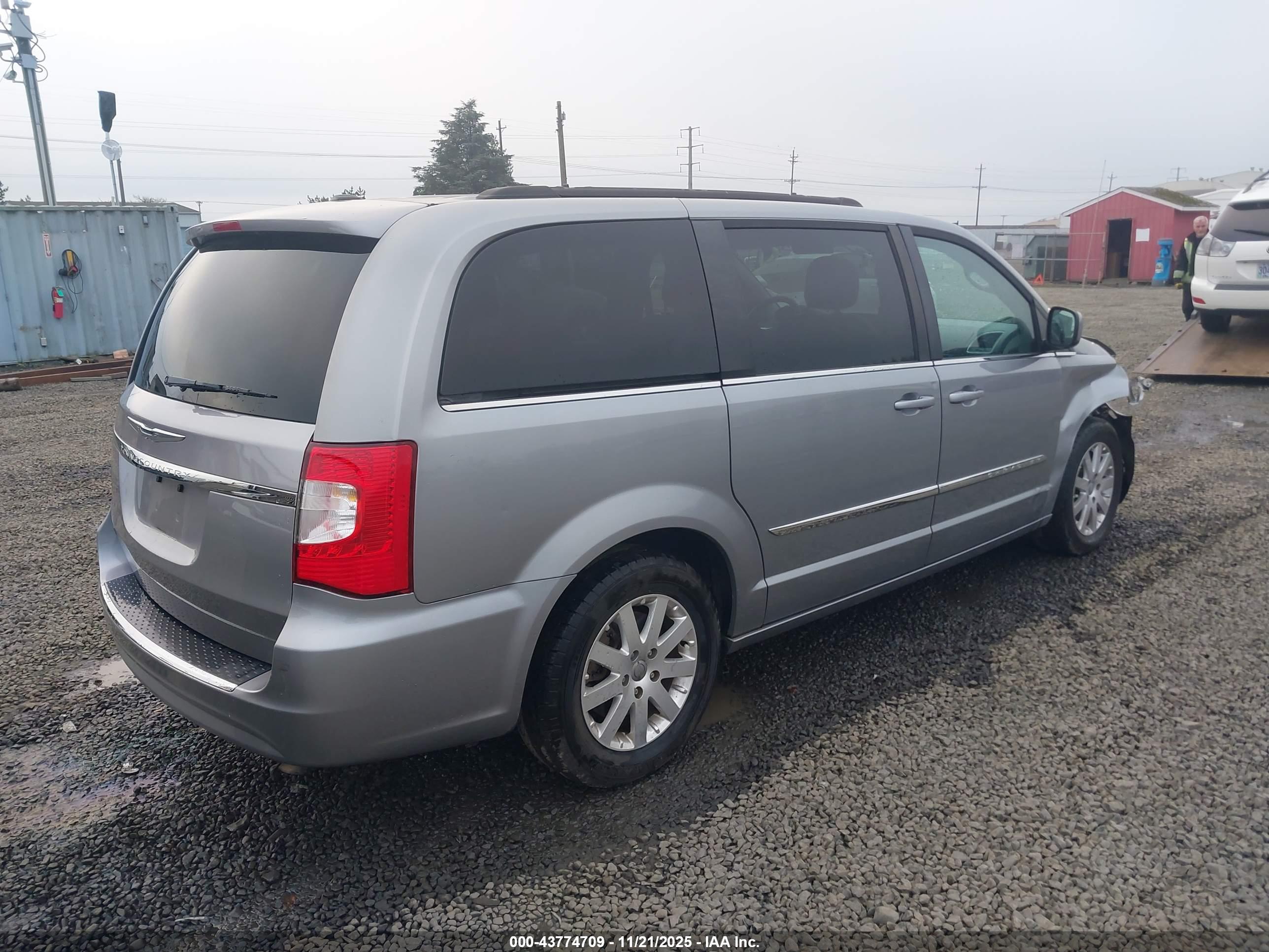 CHRYSLER TOWN image 4