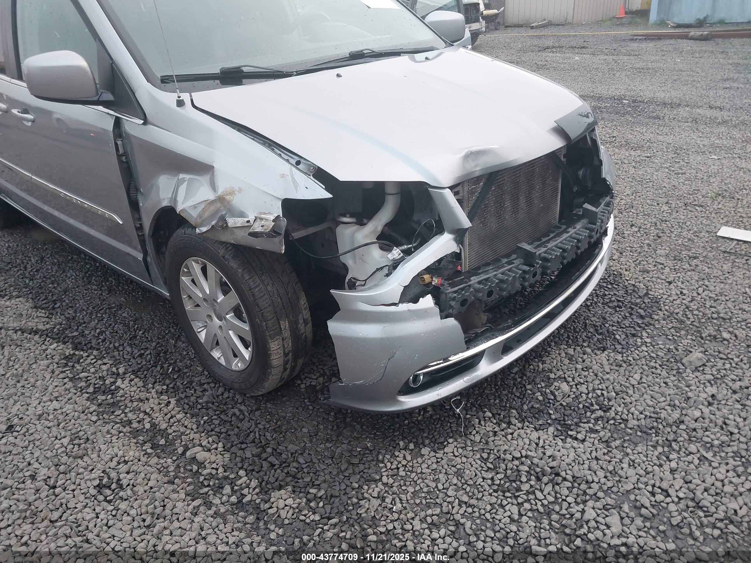 CHRYSLER TOWN image 6