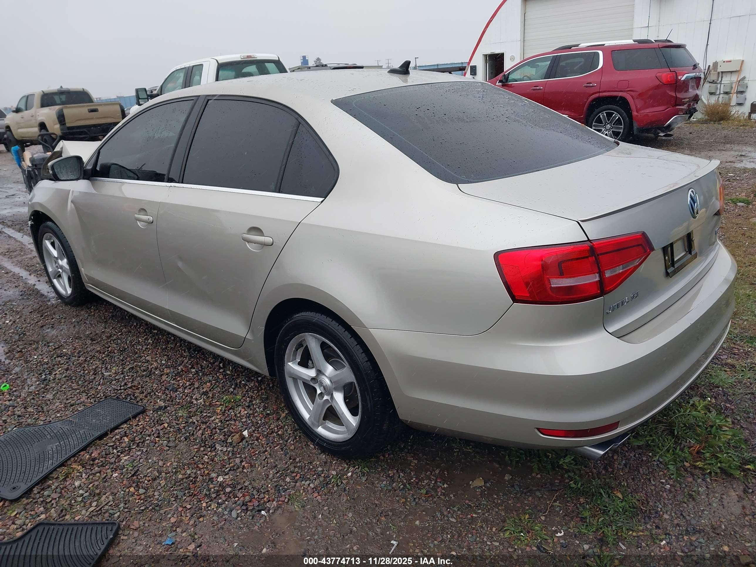 VOLKSWAGEN JETTA image 3