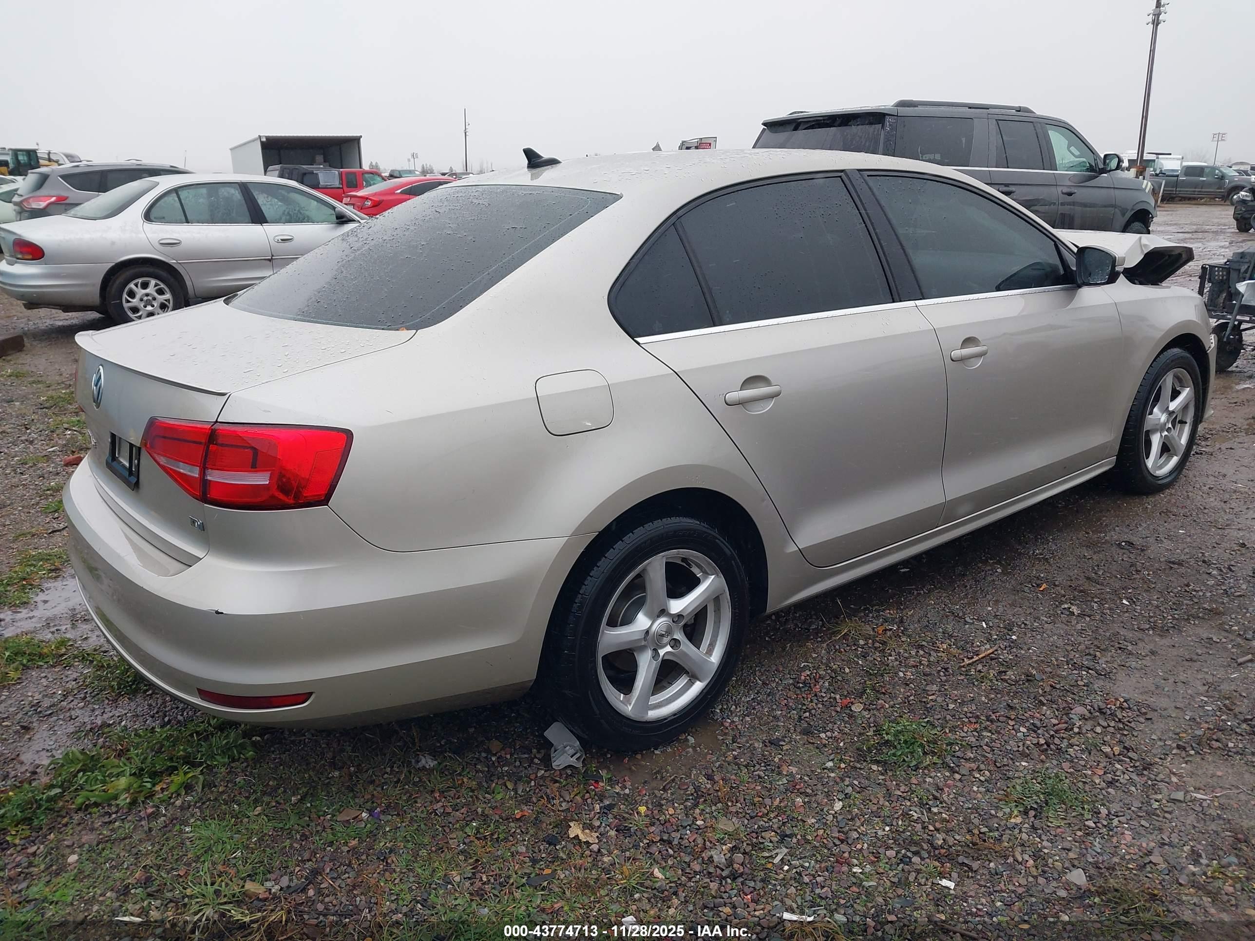 VOLKSWAGEN JETTA image 4