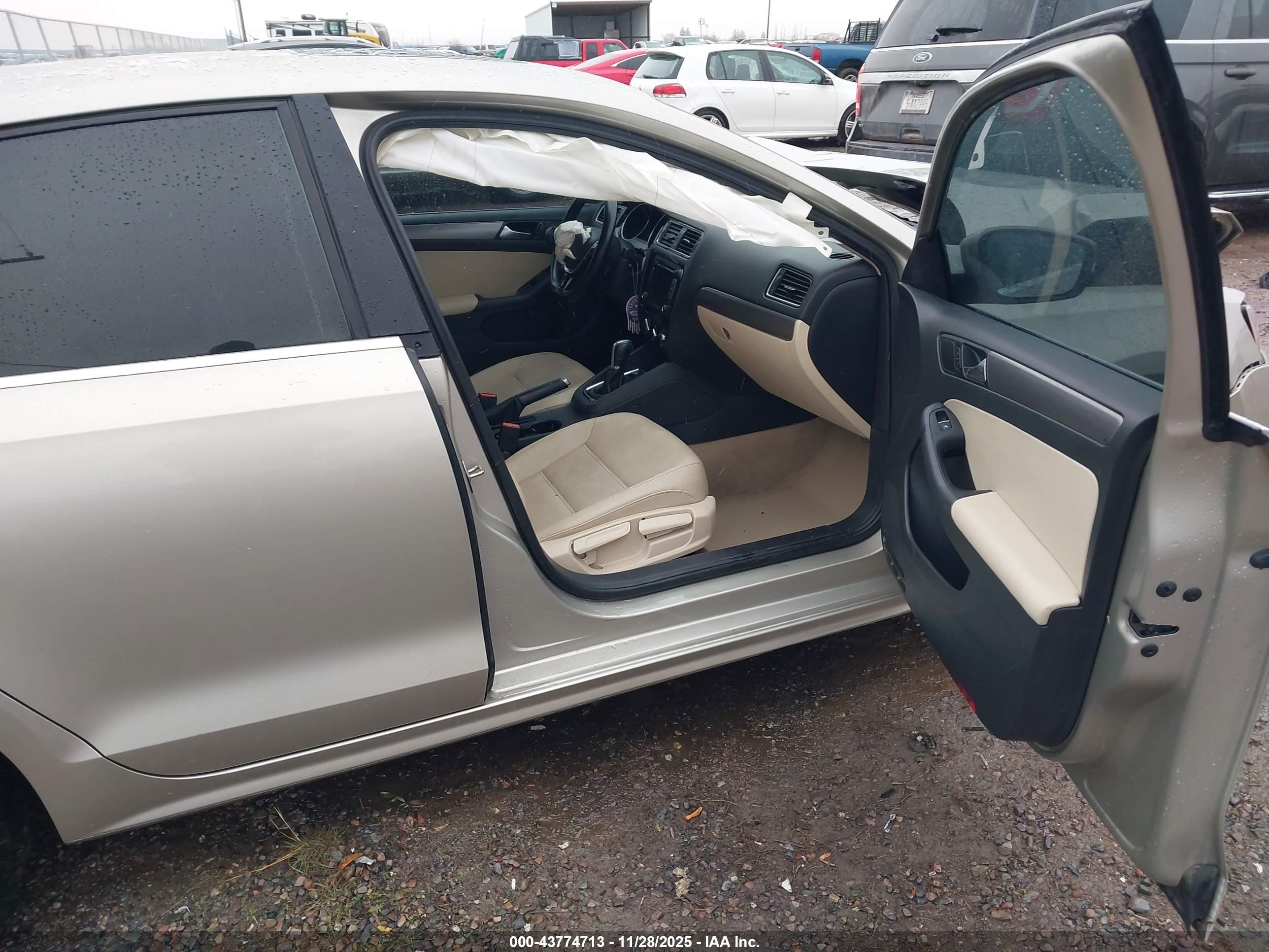 VOLKSWAGEN JETTA image 5