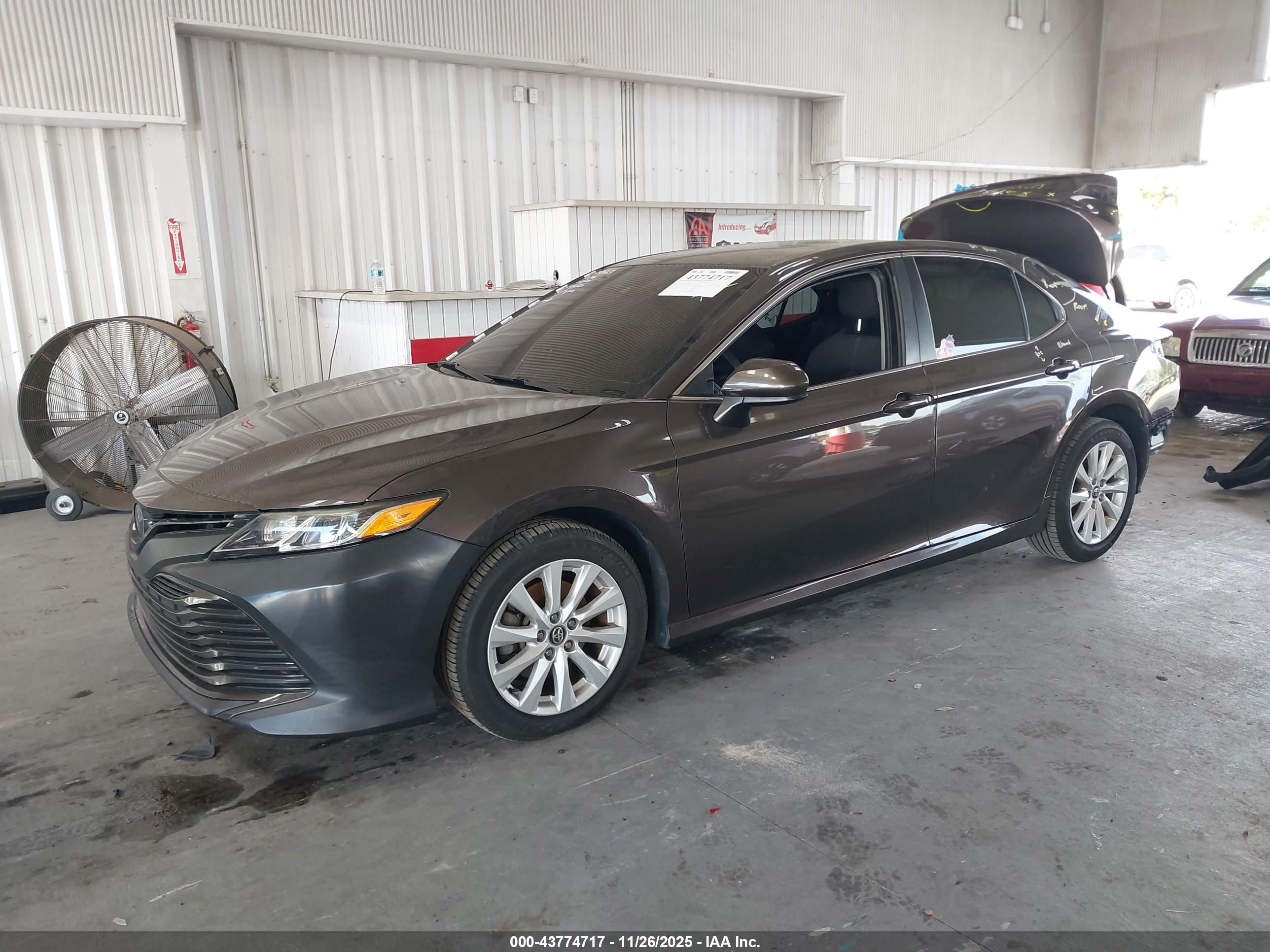 TOYOTA CAMRY image 2