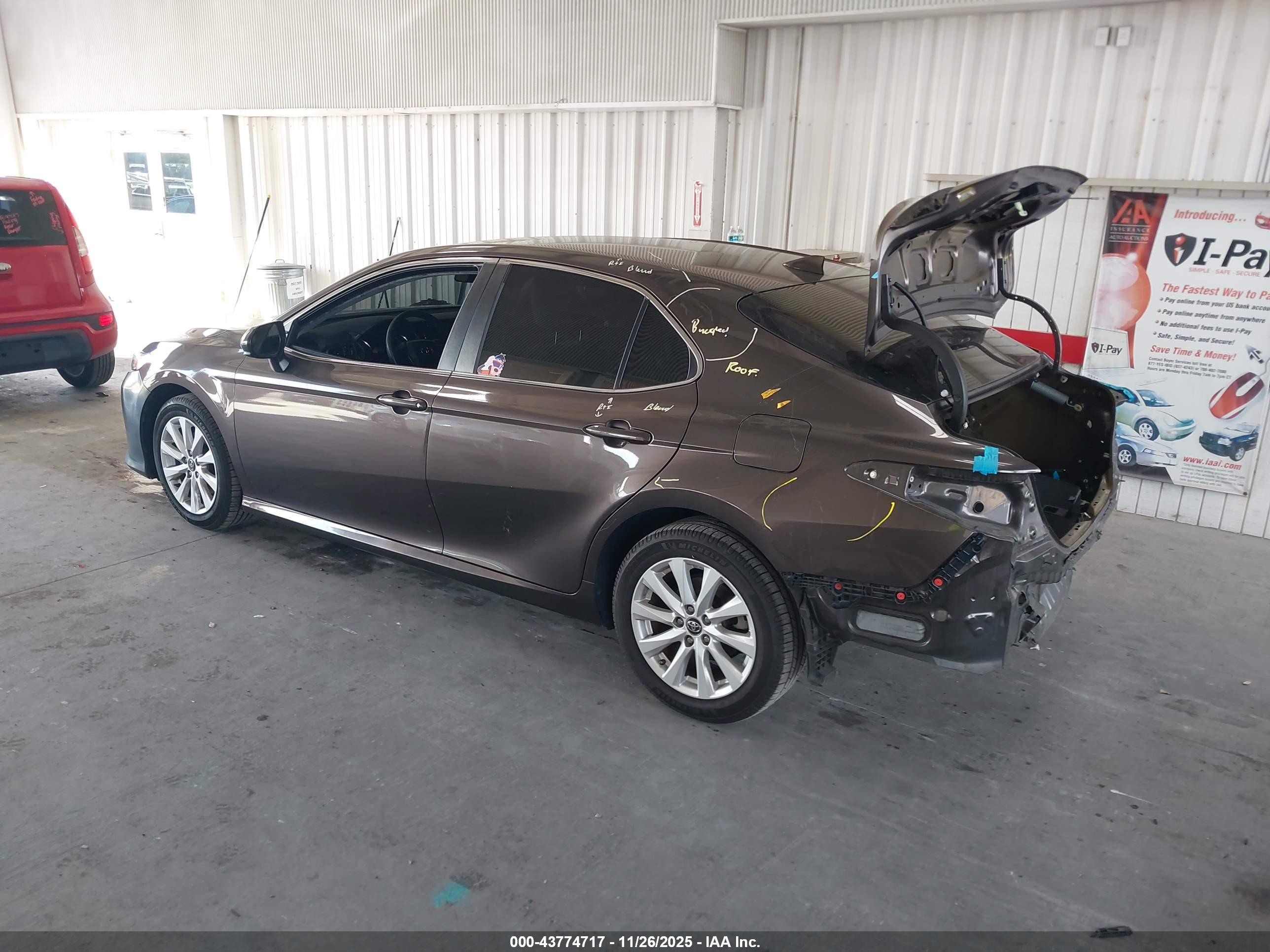 TOYOTA CAMRY image 3
