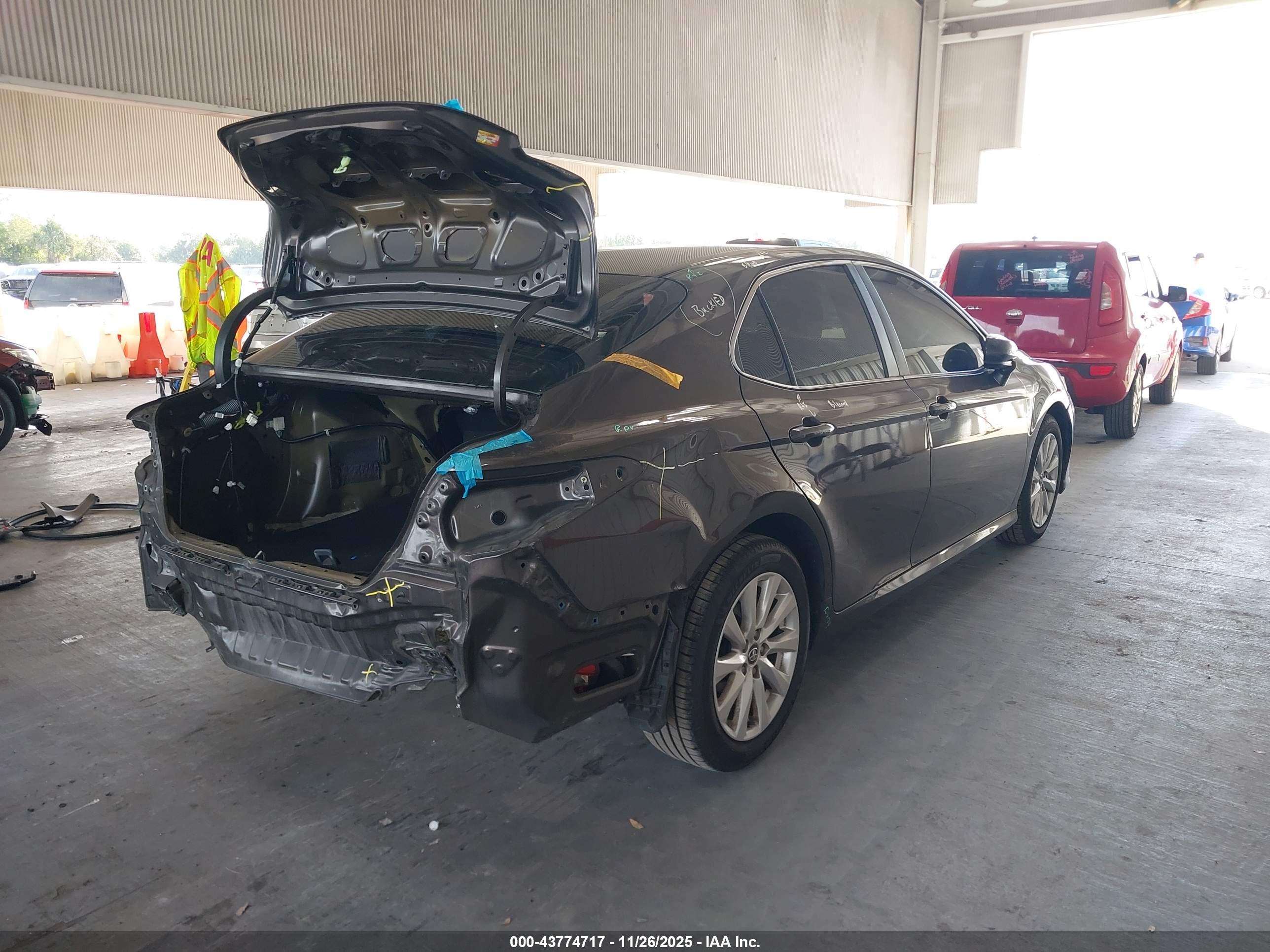 TOYOTA CAMRY image 4