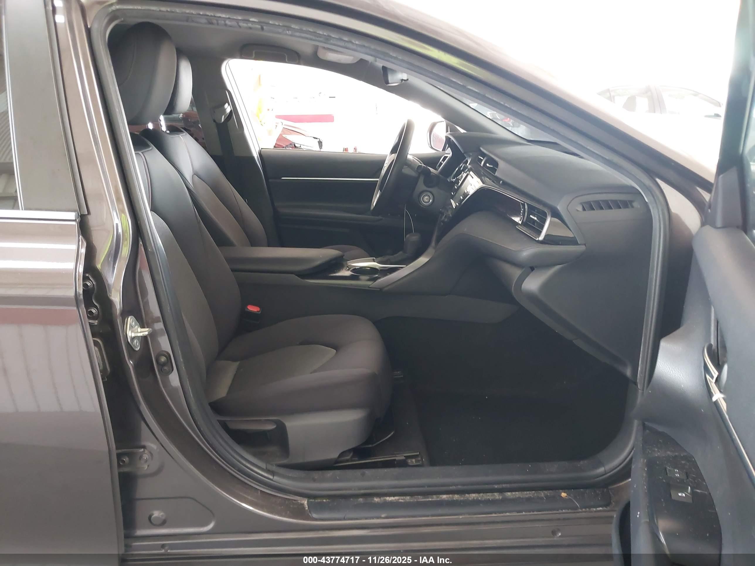 TOYOTA CAMRY image 5