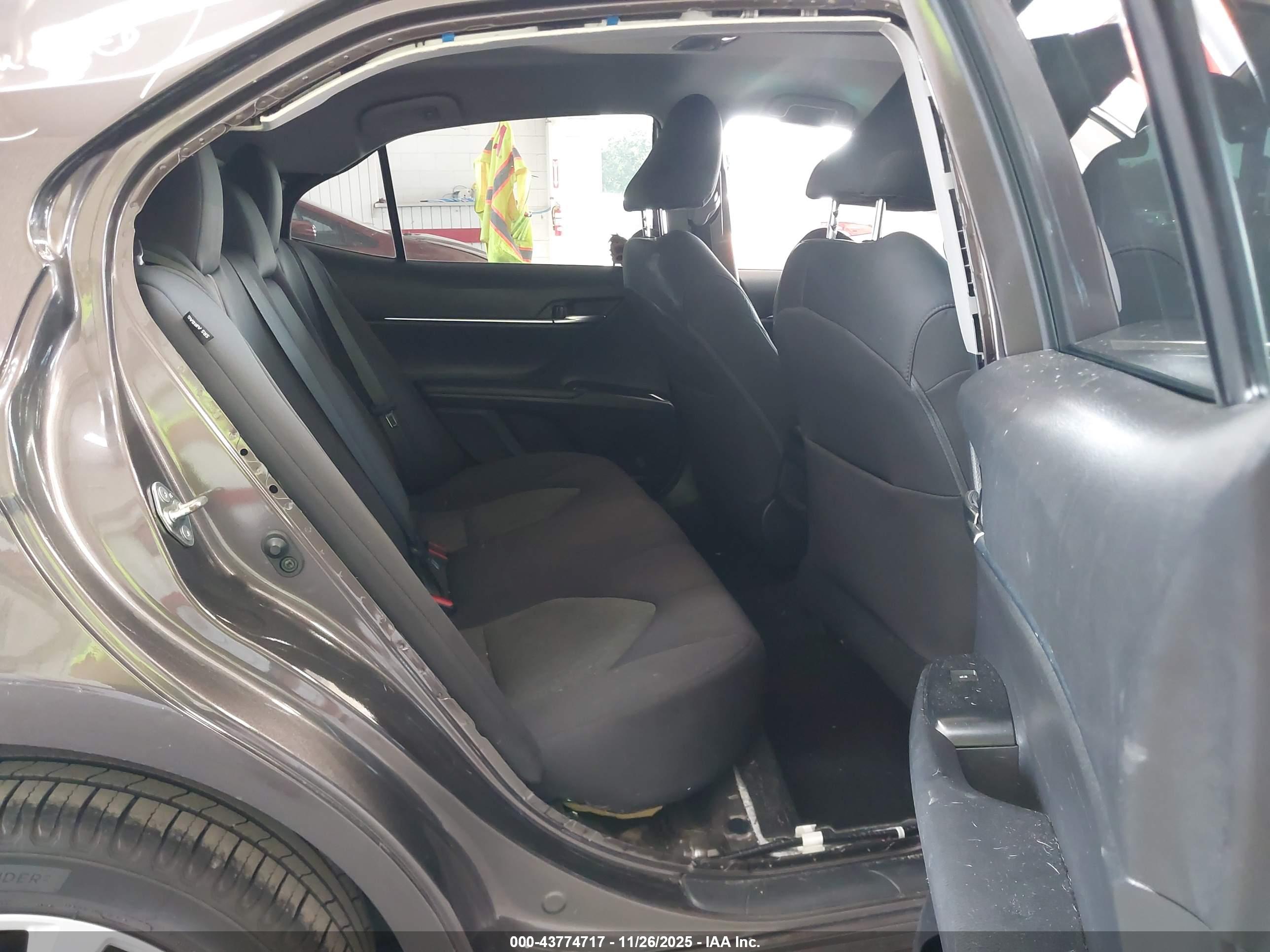 TOYOTA CAMRY image 8