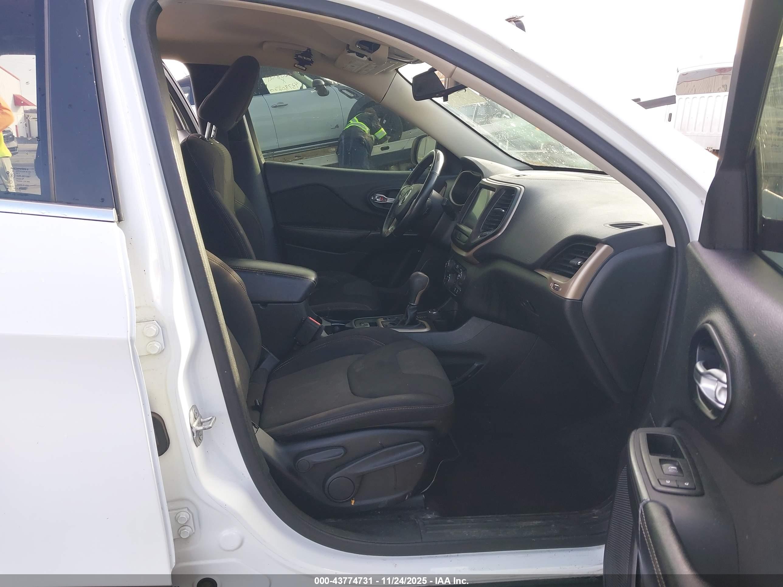JEEP CHEROKEE image 5