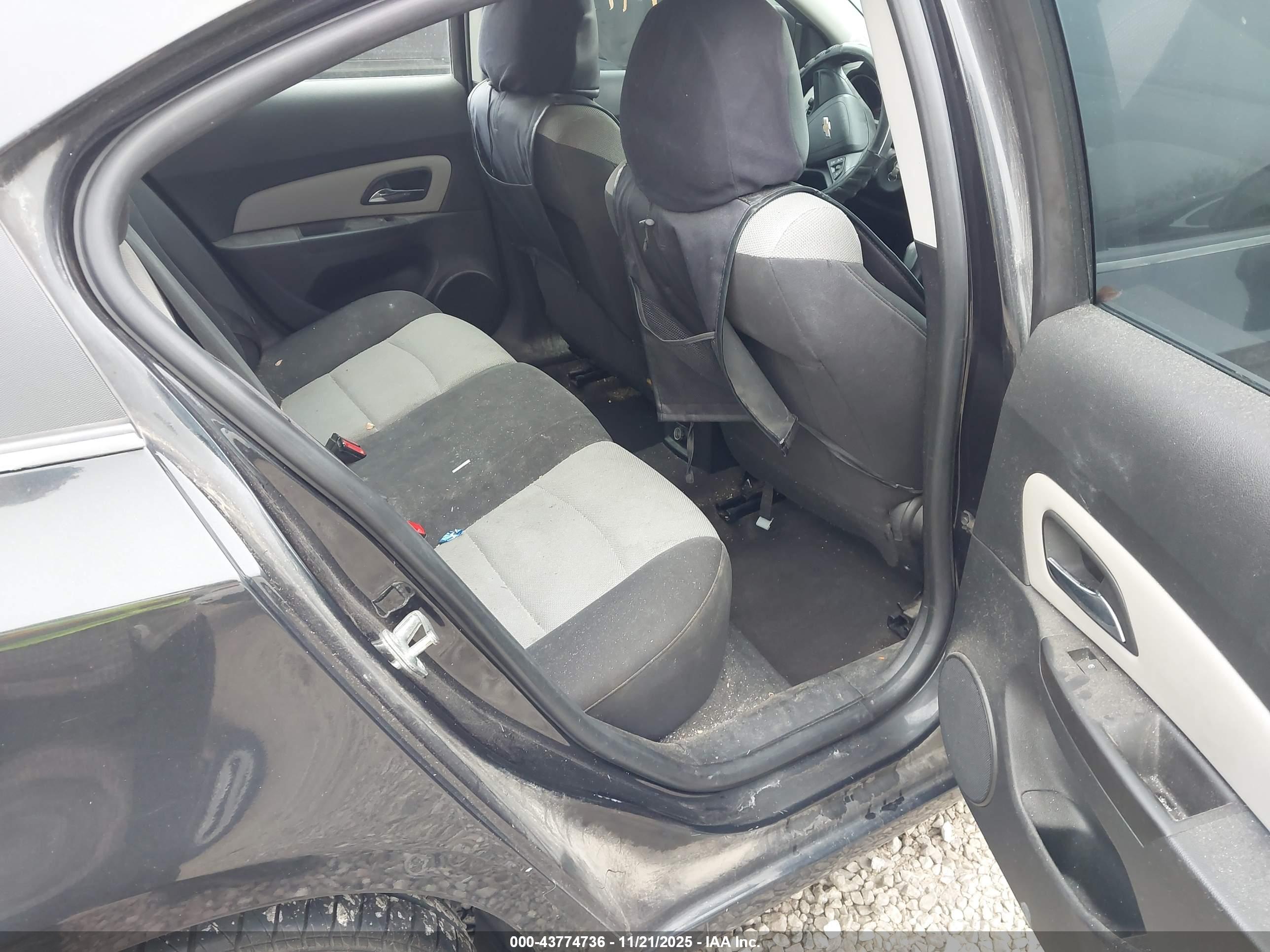 CHEVROLET CRUZE image 8