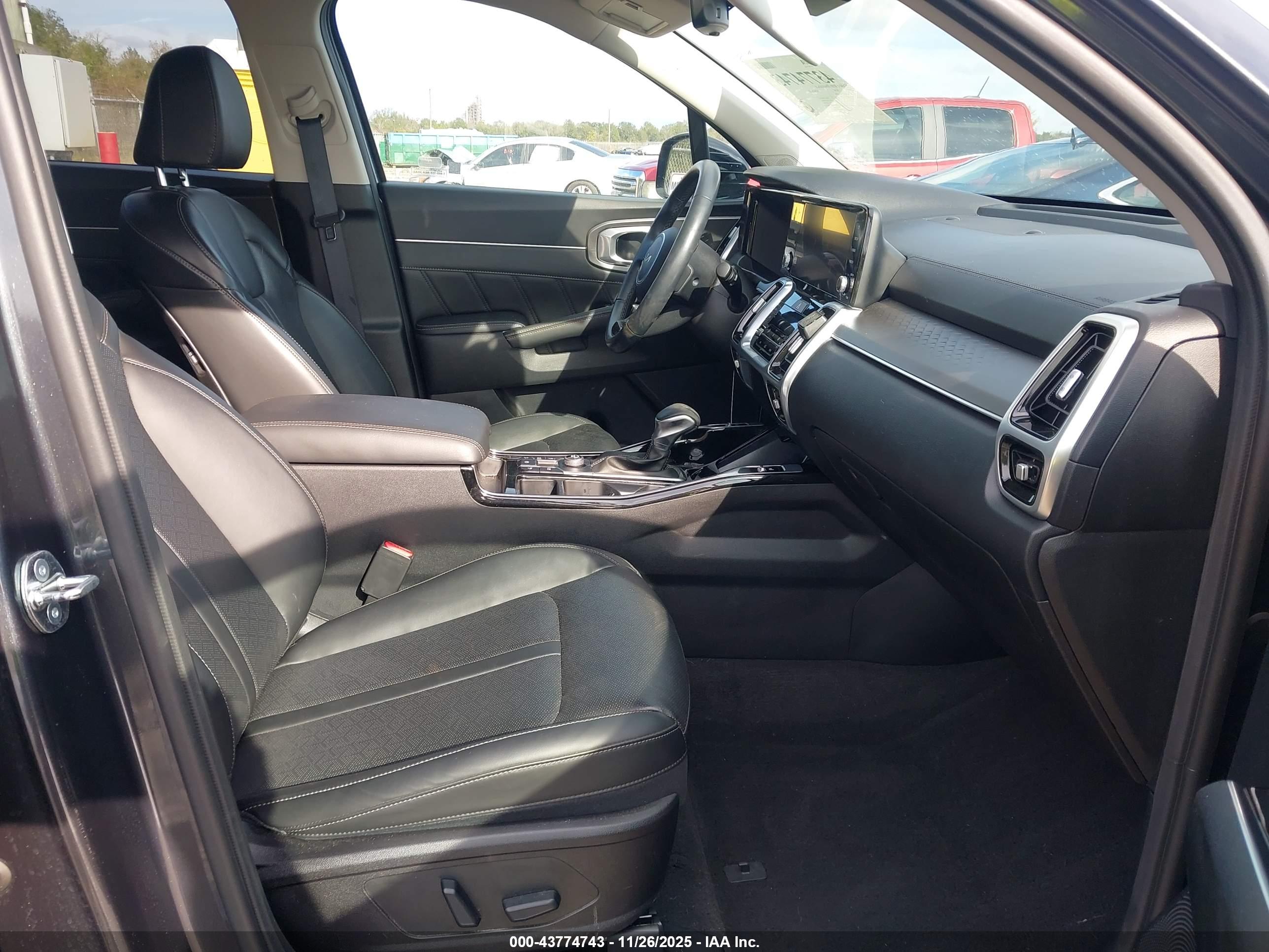 KIA SORENTO image 5