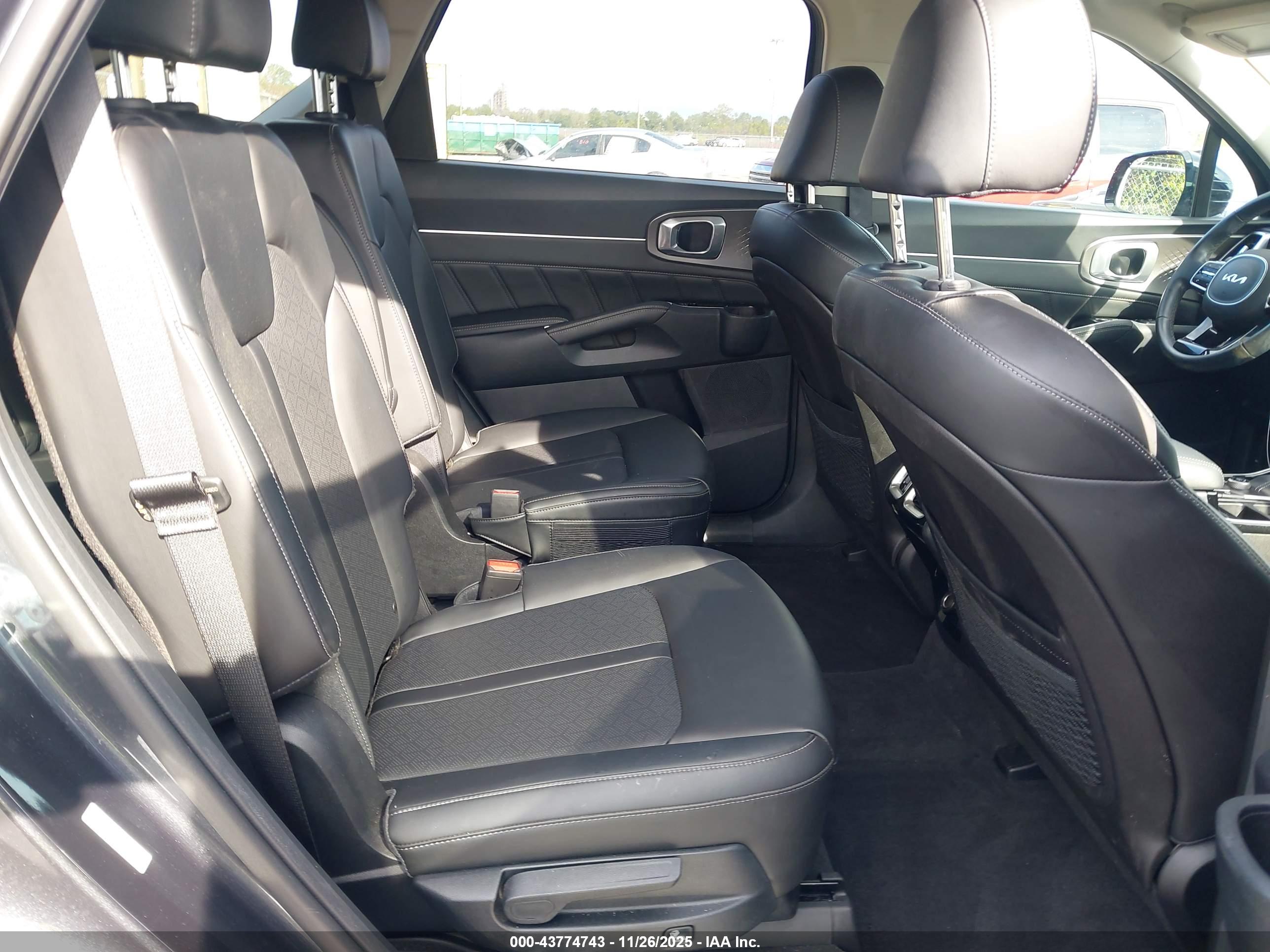 KIA SORENTO image 8