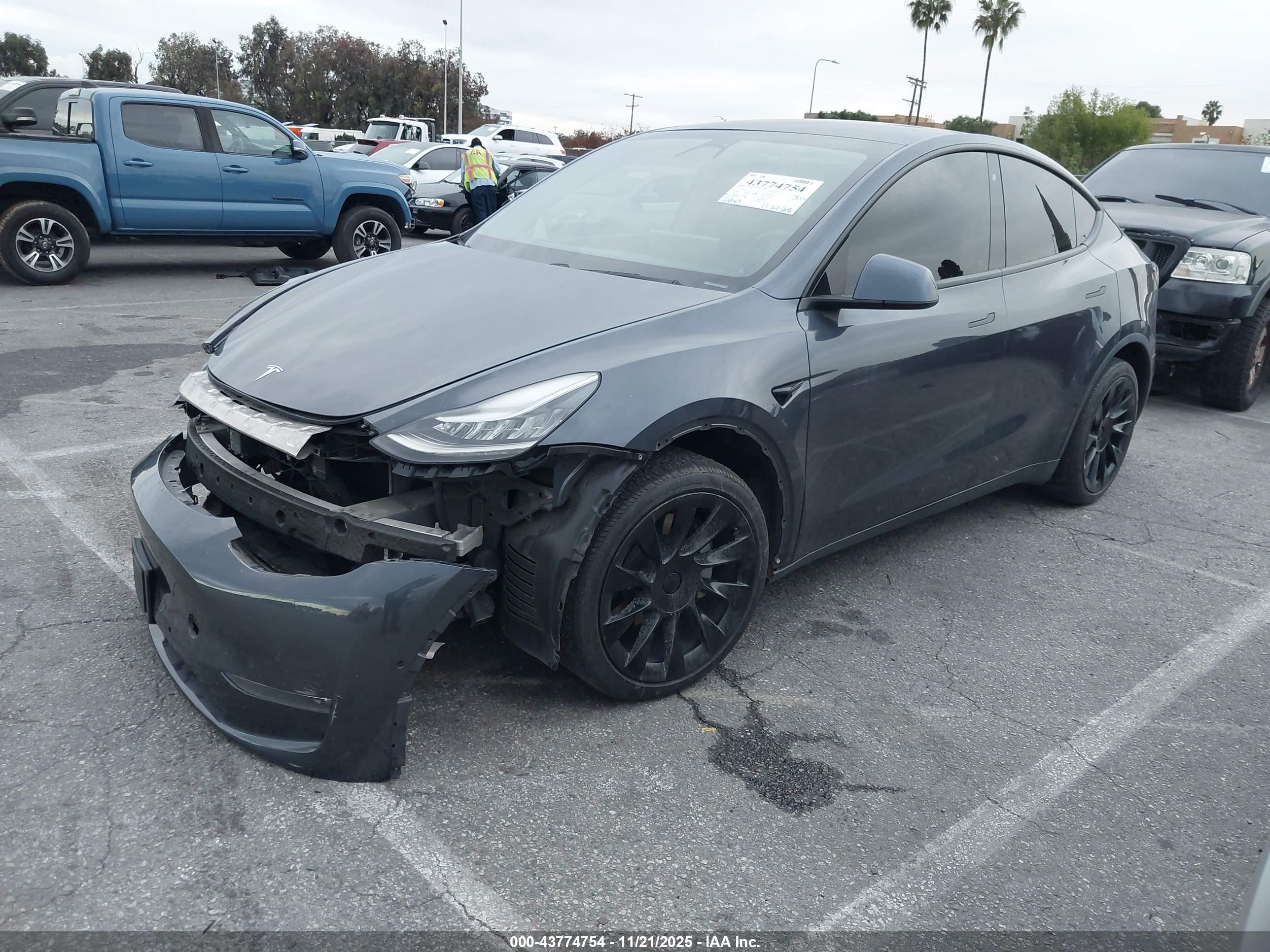TESLA MODEL image 2