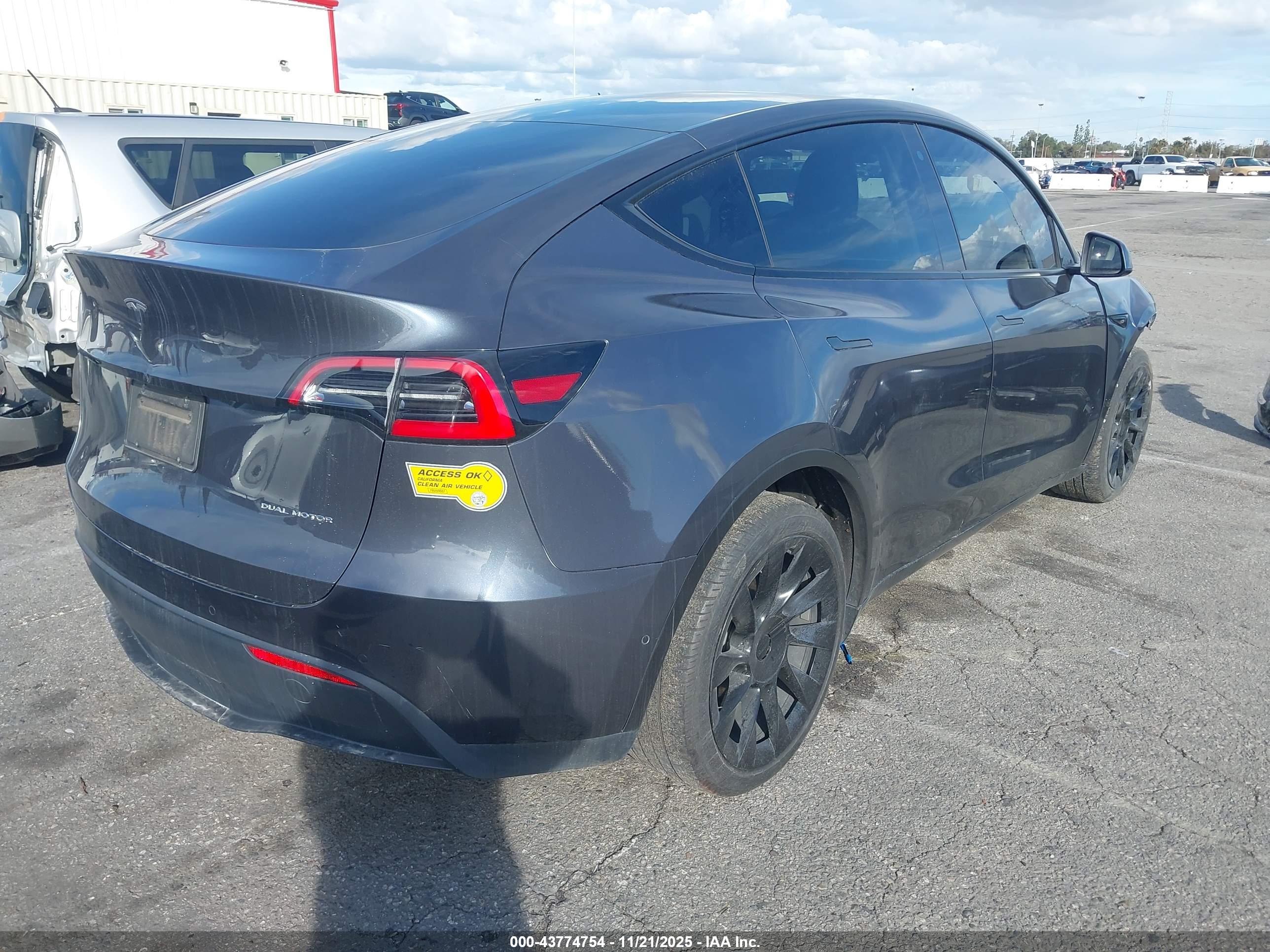 TESLA MODEL image 4